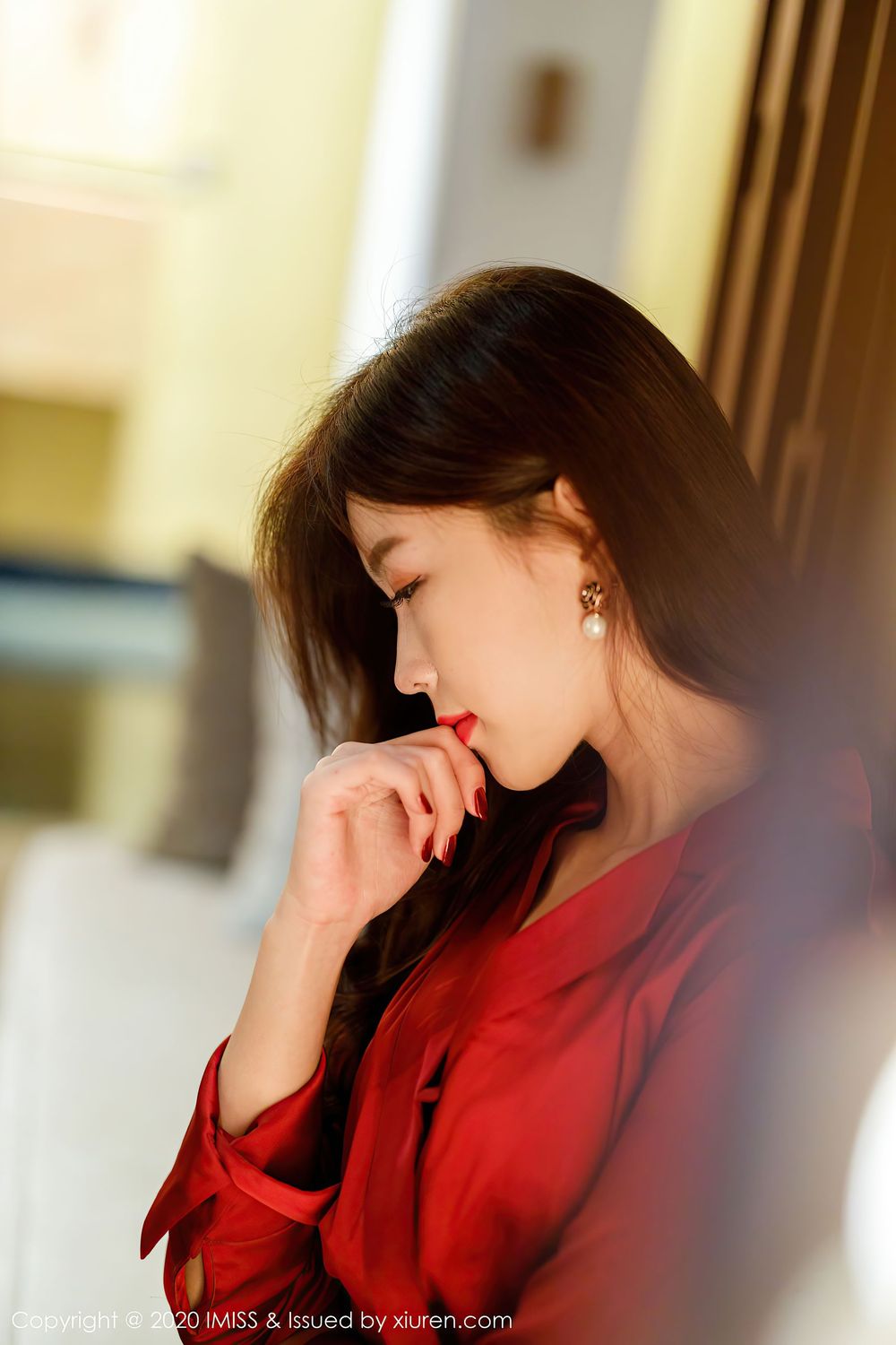 [IMiss爱蜜社] 美女模特杨紫嫣Cynthia - 典雅礼裙与魅惑丝袜心愿旅拍 Vol.502