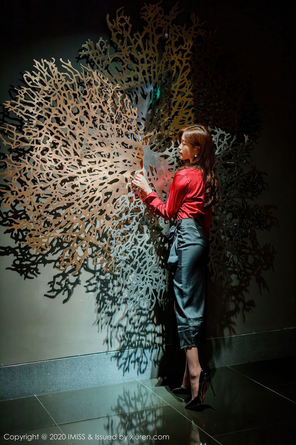 [IMiss爱蜜社] 美女模特杨紫嫣Cynthia - 典雅礼裙与魅惑丝袜心愿旅拍 Vol.502