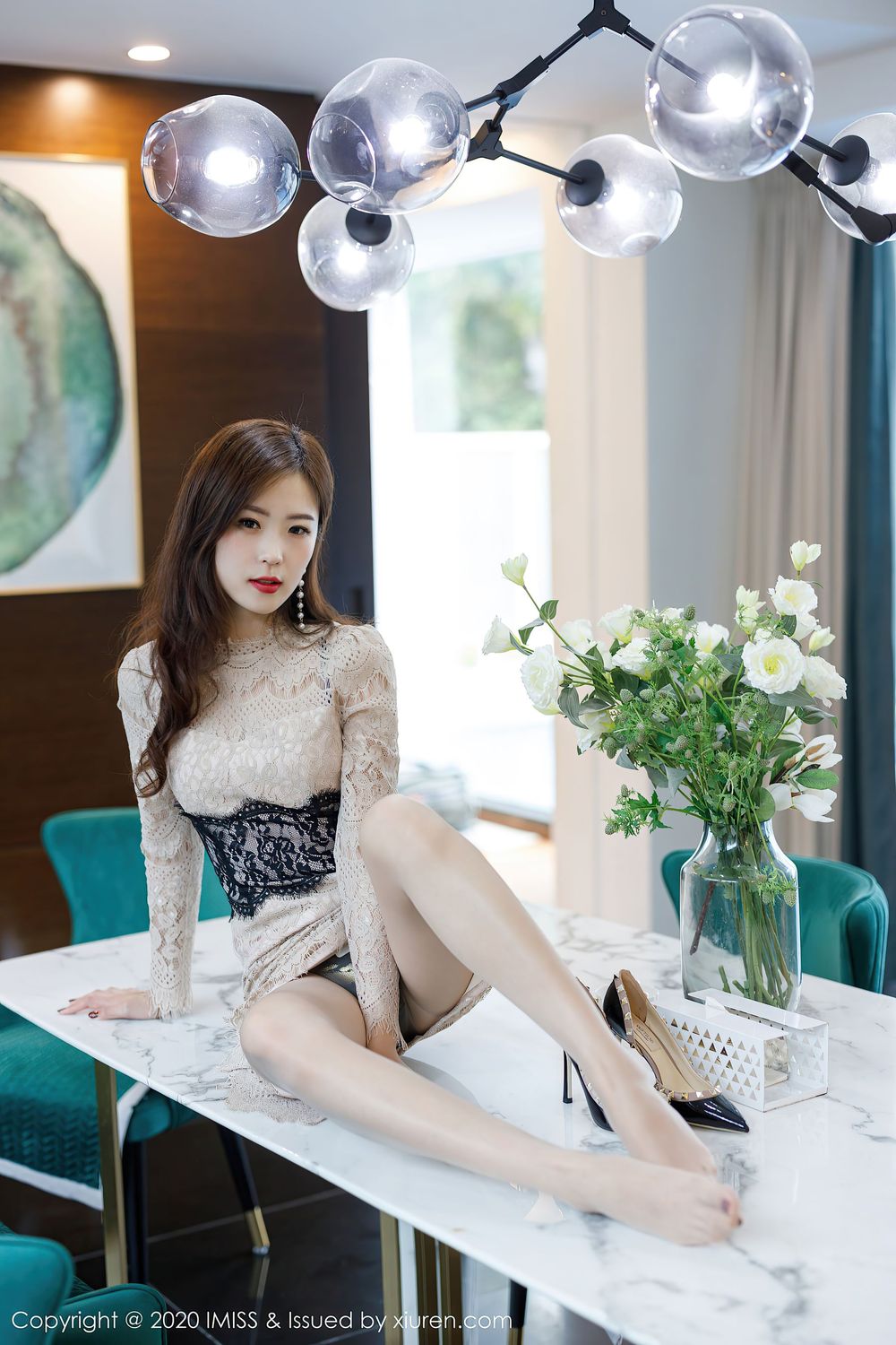 [IMiss爱蜜社] 美女模特杨紫嫣Cynthia - 华丽礼裙丝袜美腿性感写真 Vol.517