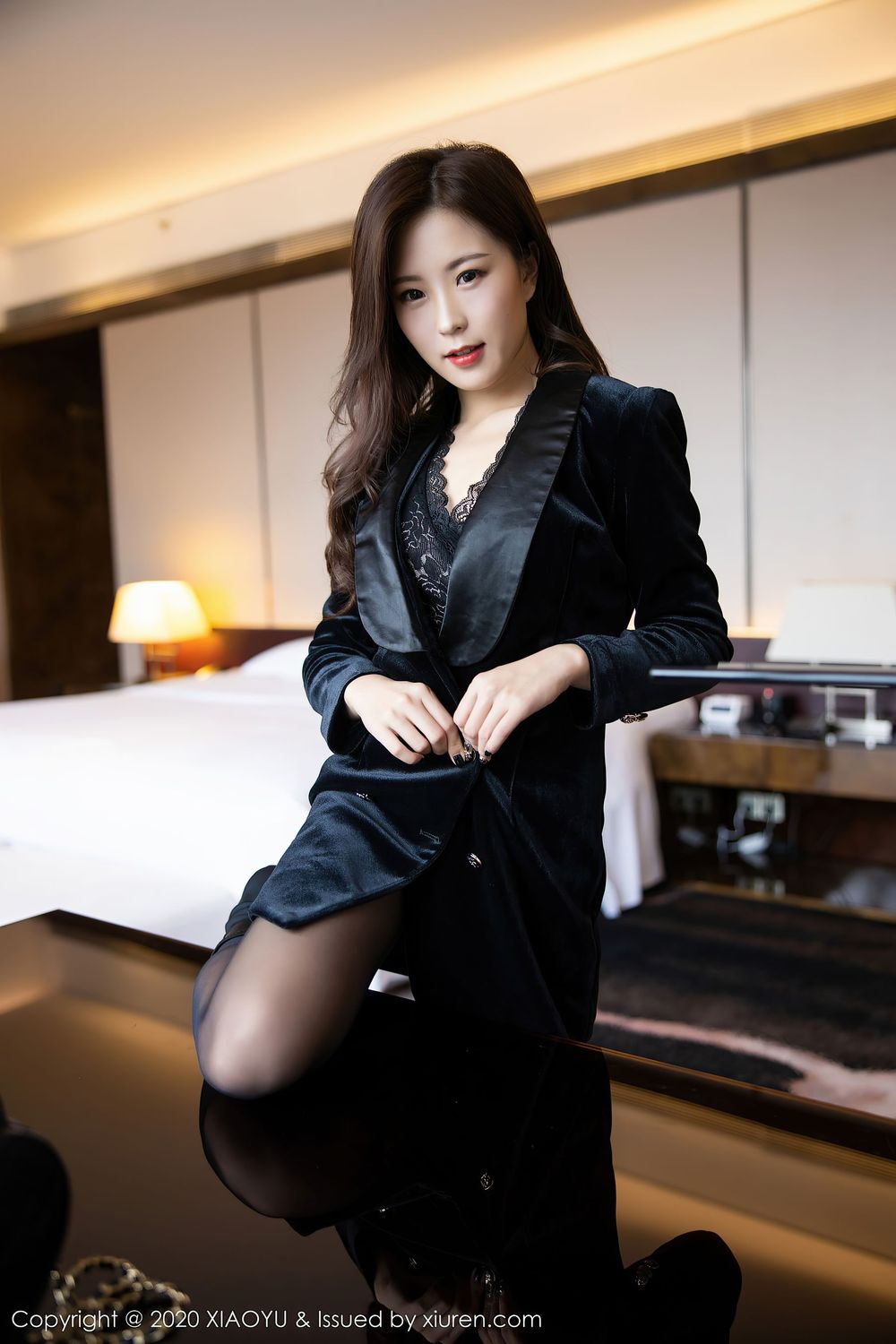 [XIAOYU语画界] 美女模特杨紫嫣Cynthia都市风格黑丝装扮性感写真 Vol.400