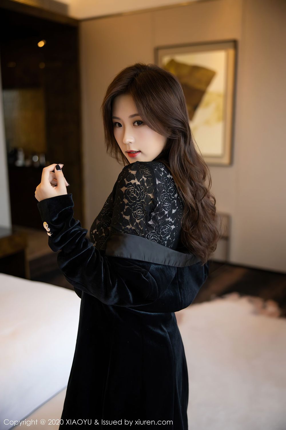 [XIAOYU语画界] 美女模特杨紫嫣Cynthia都市风格黑丝装扮性感写真 Vol.400