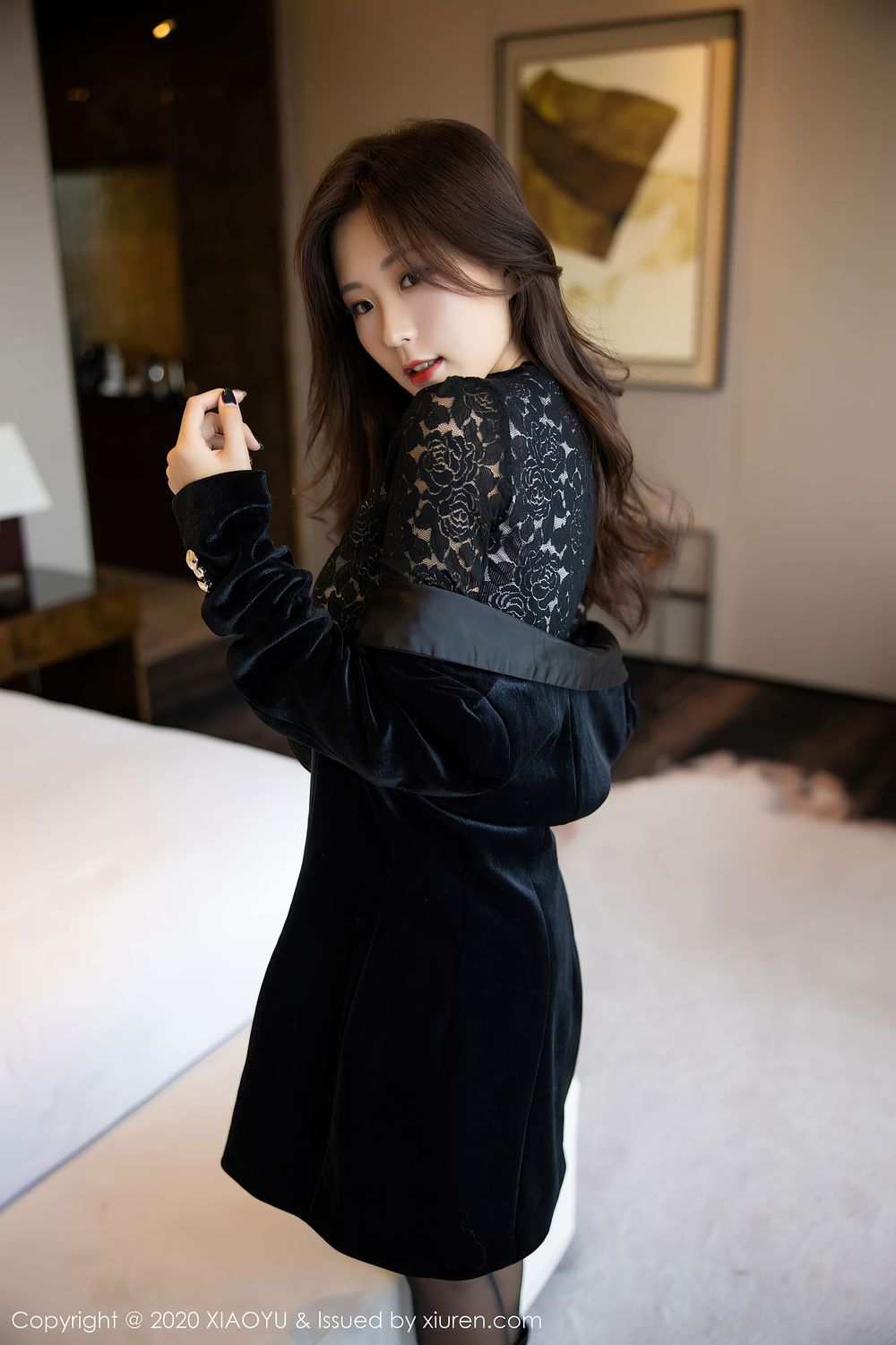 [XIAOYU语画界] 美女模特杨紫嫣Cynthia都市风格黑丝装扮性感写真 Vol.400