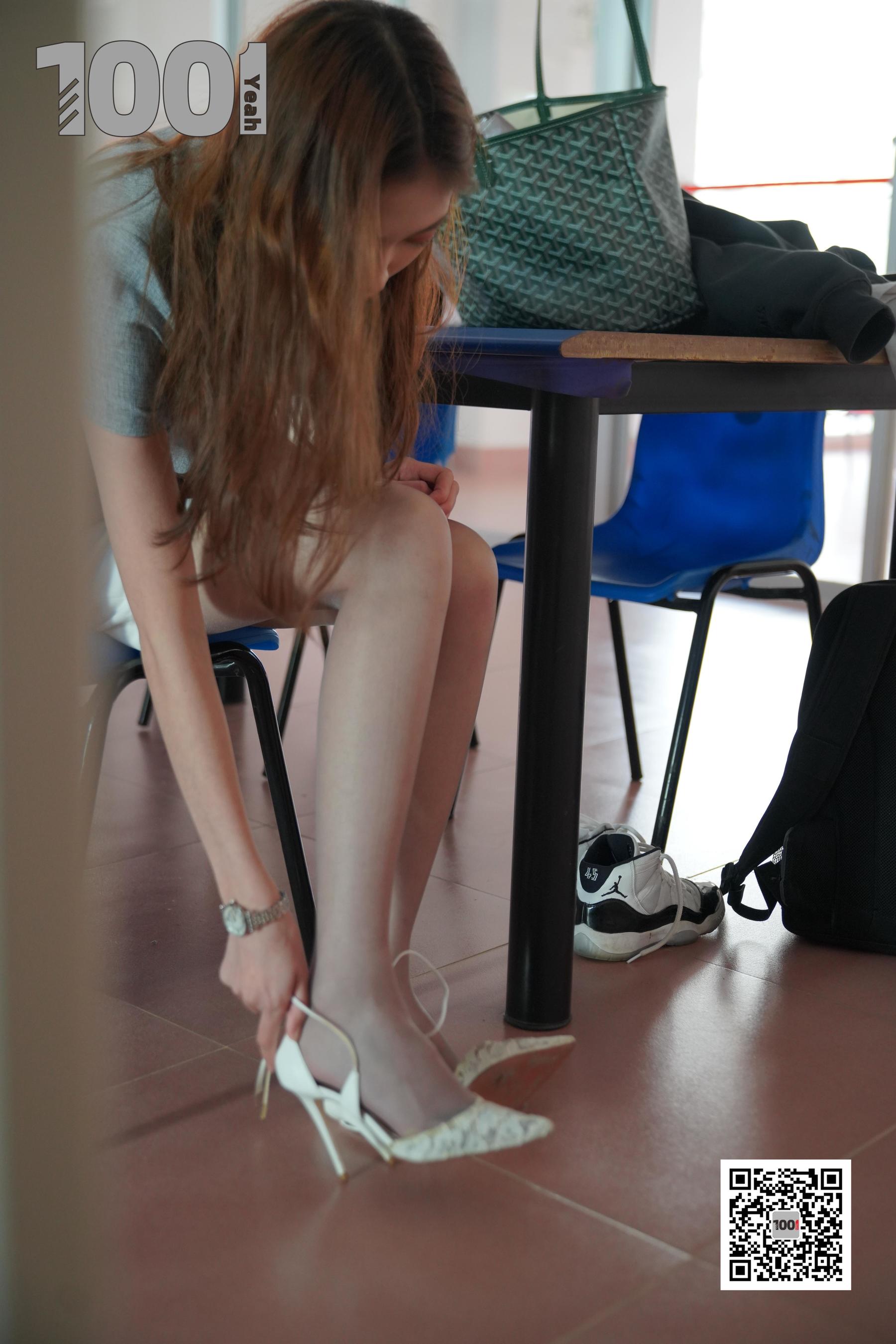 [一千零一夜IESS] 模特 草莓 《新来的实习老师1》 写真集