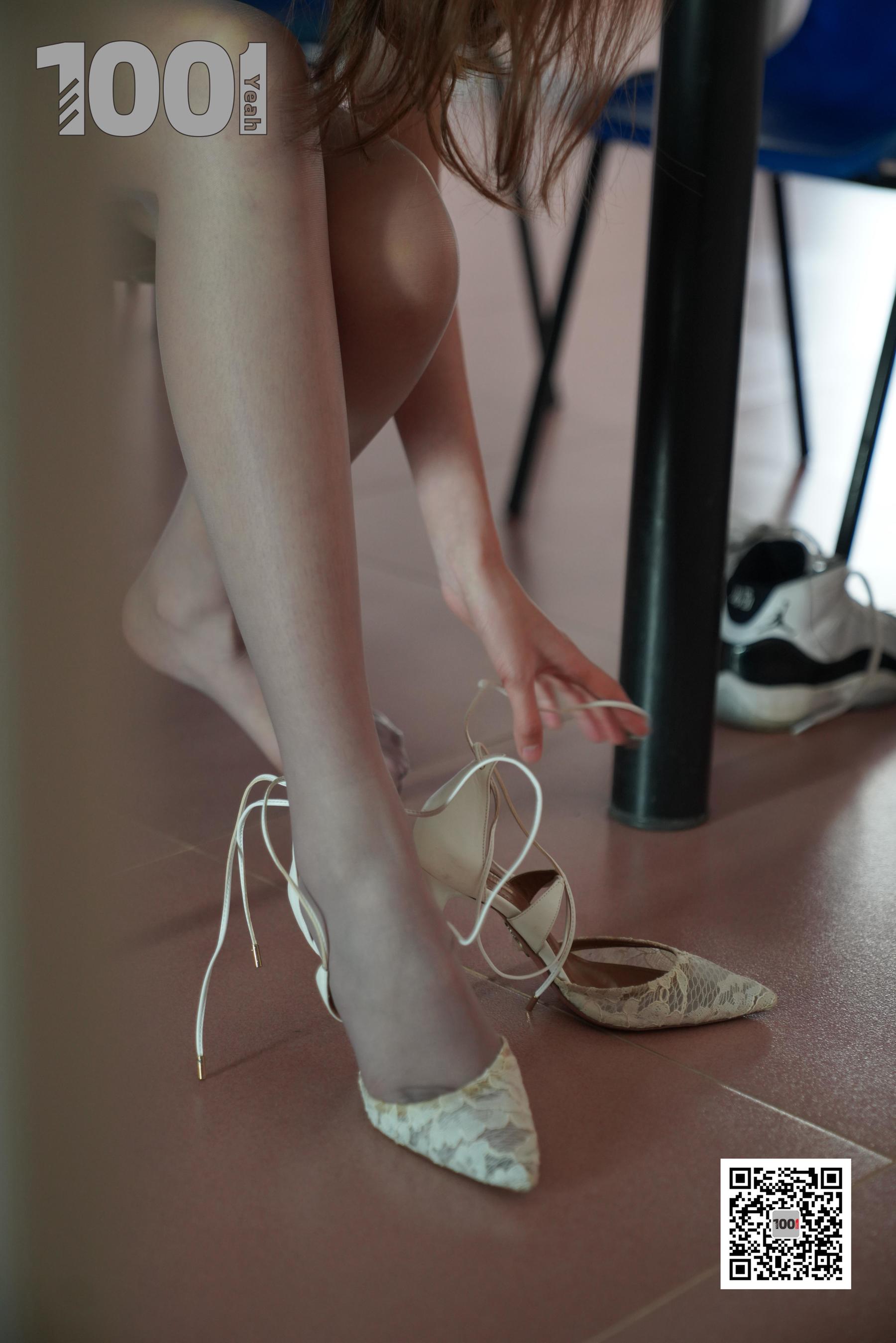 [一千零一夜IESS] 模特 草莓 《新来的实习老师1》 写真集