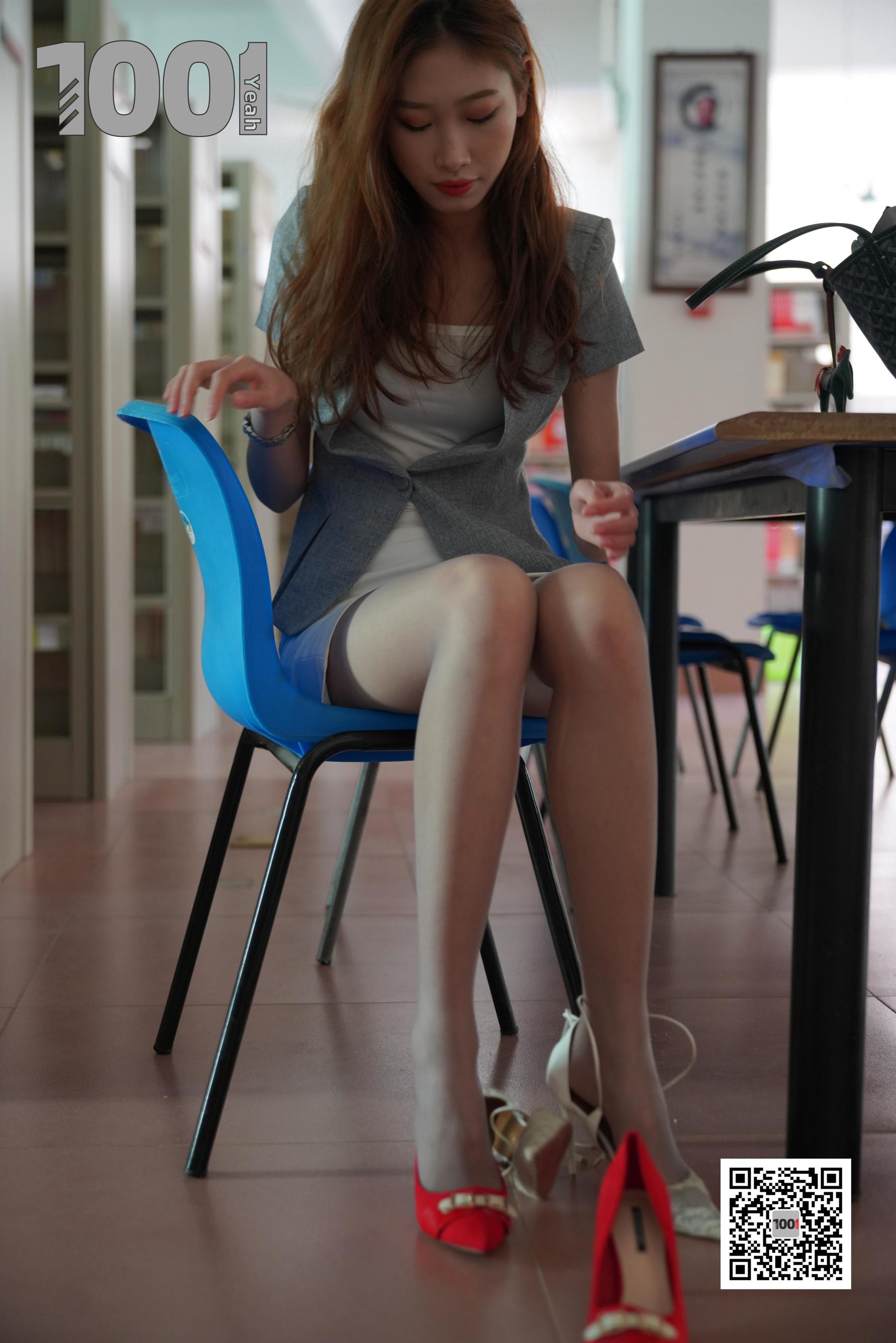 [一千零一夜IESS] 模特 草莓 《新来的实习老师1》 写真集