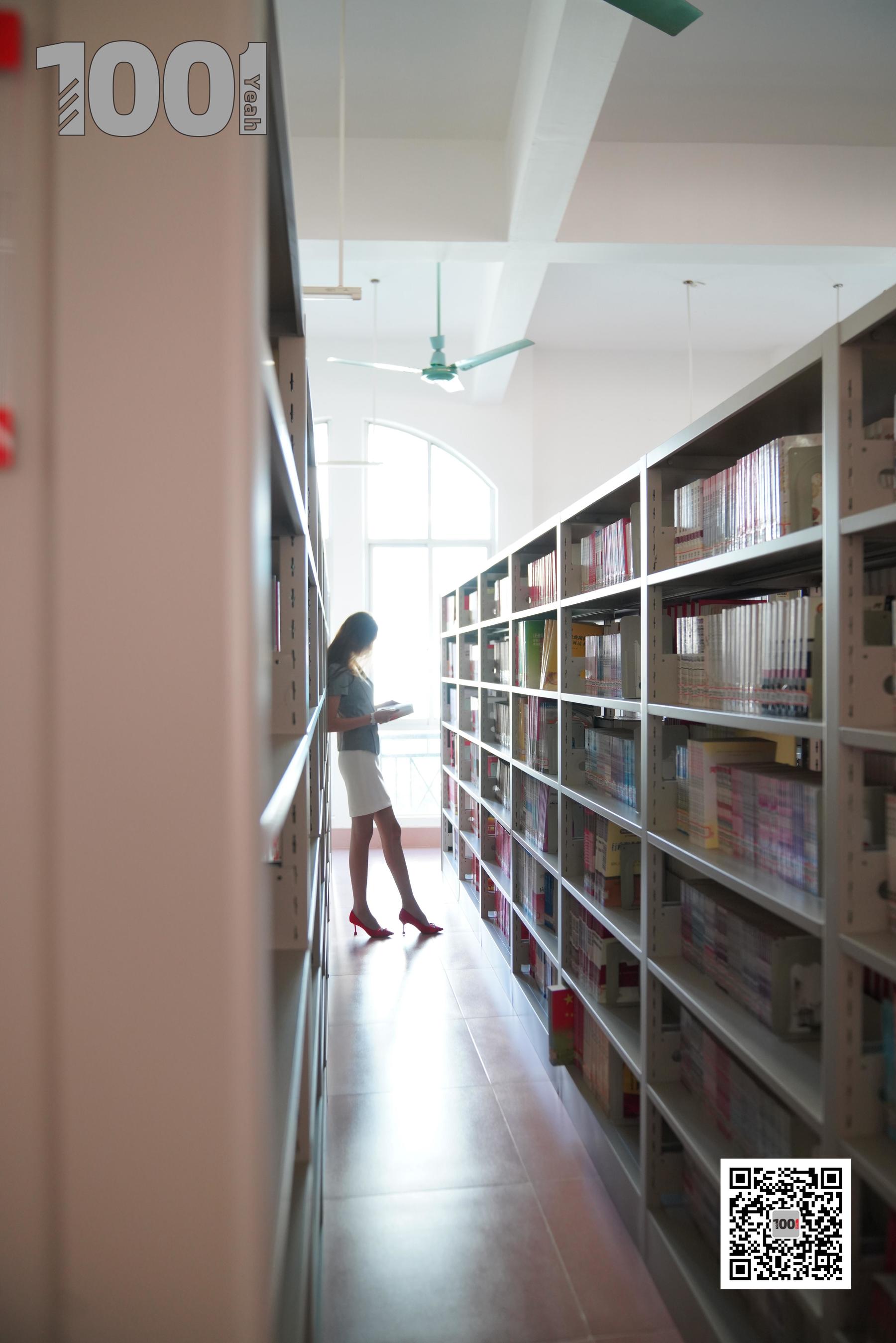 [一千零一夜IESS] 模特 草莓 《新来的实习老师1》 写真集