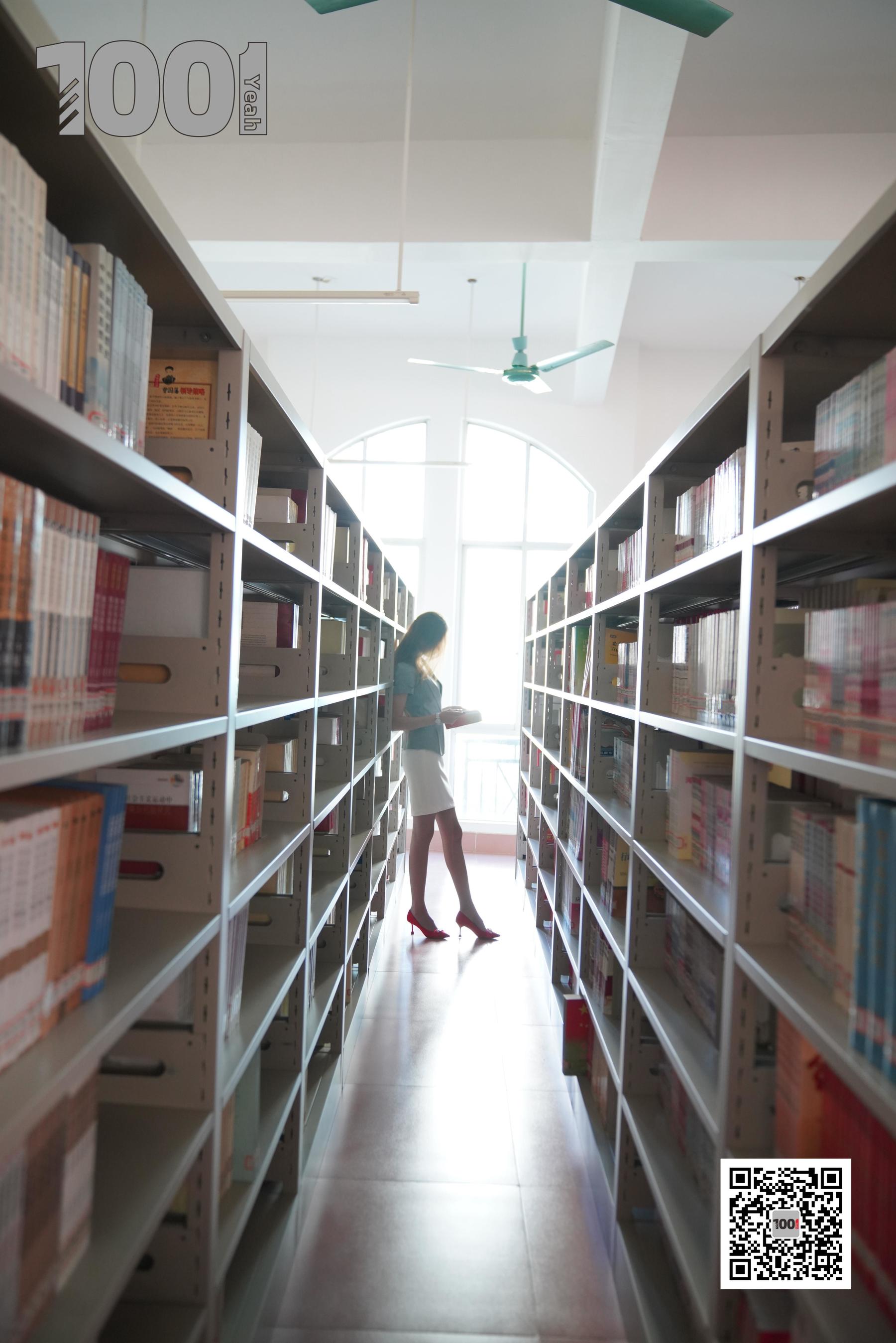 [一千零一夜IESS] 模特 草莓 《新来的实习老师1》 写真集