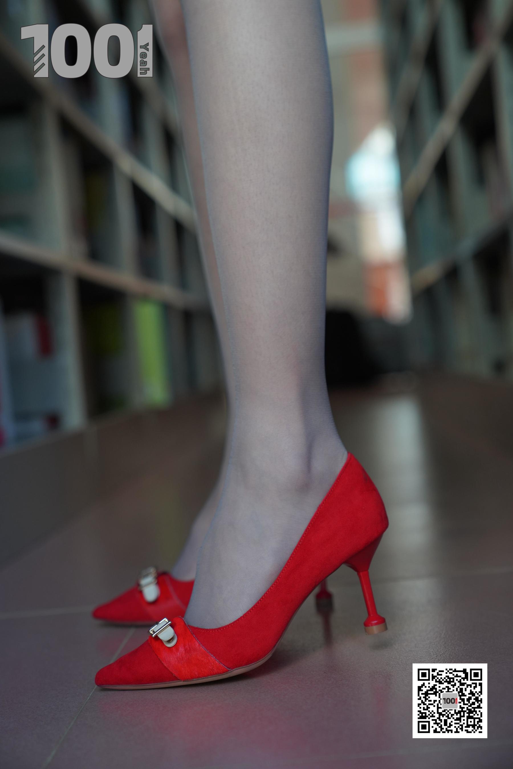 [一千零一夜IESS] 模特 草莓 《新来的实习老师1》 写真集