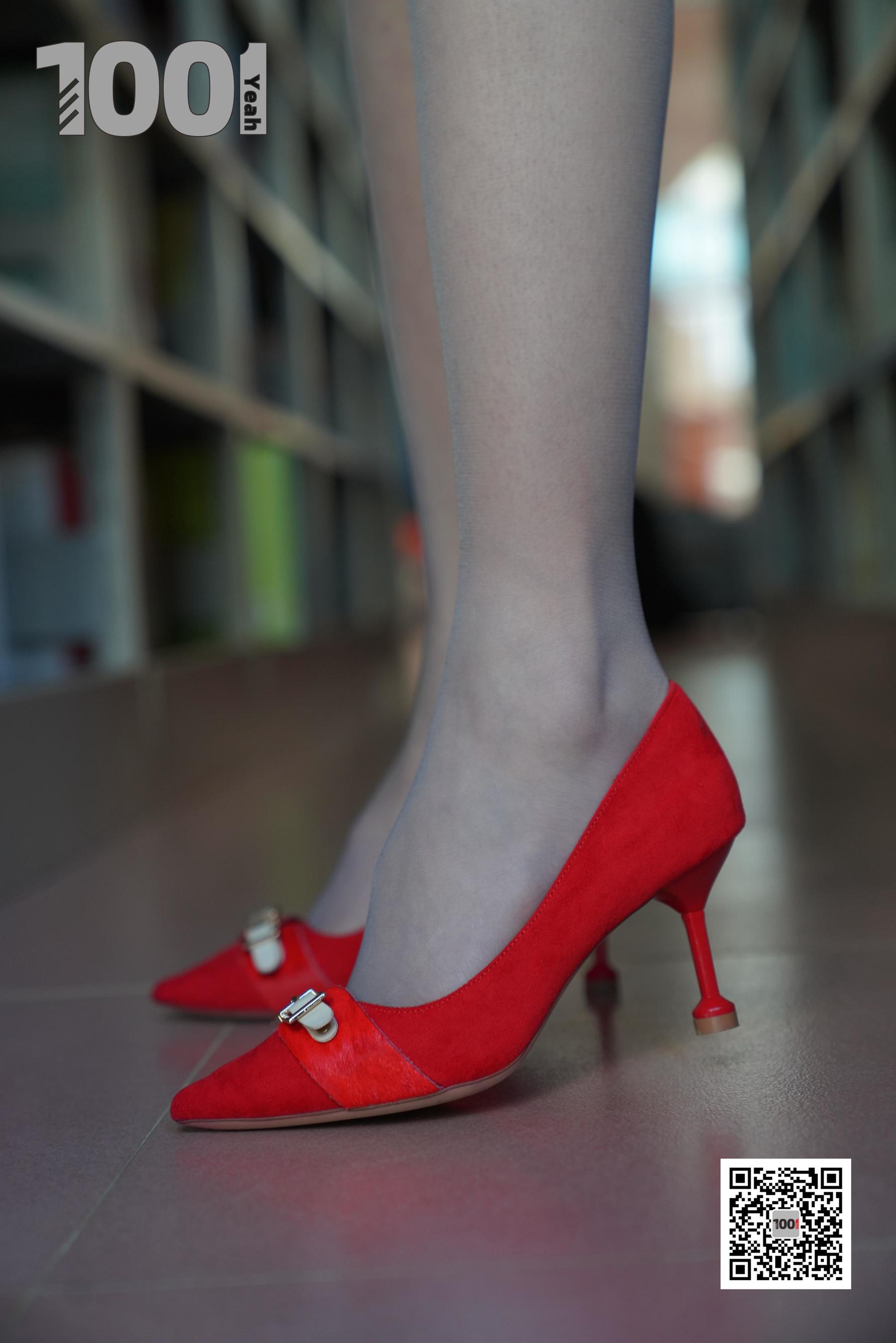 [一千零一夜IESS] 模特 草莓 《新来的实习老师1》 写真集