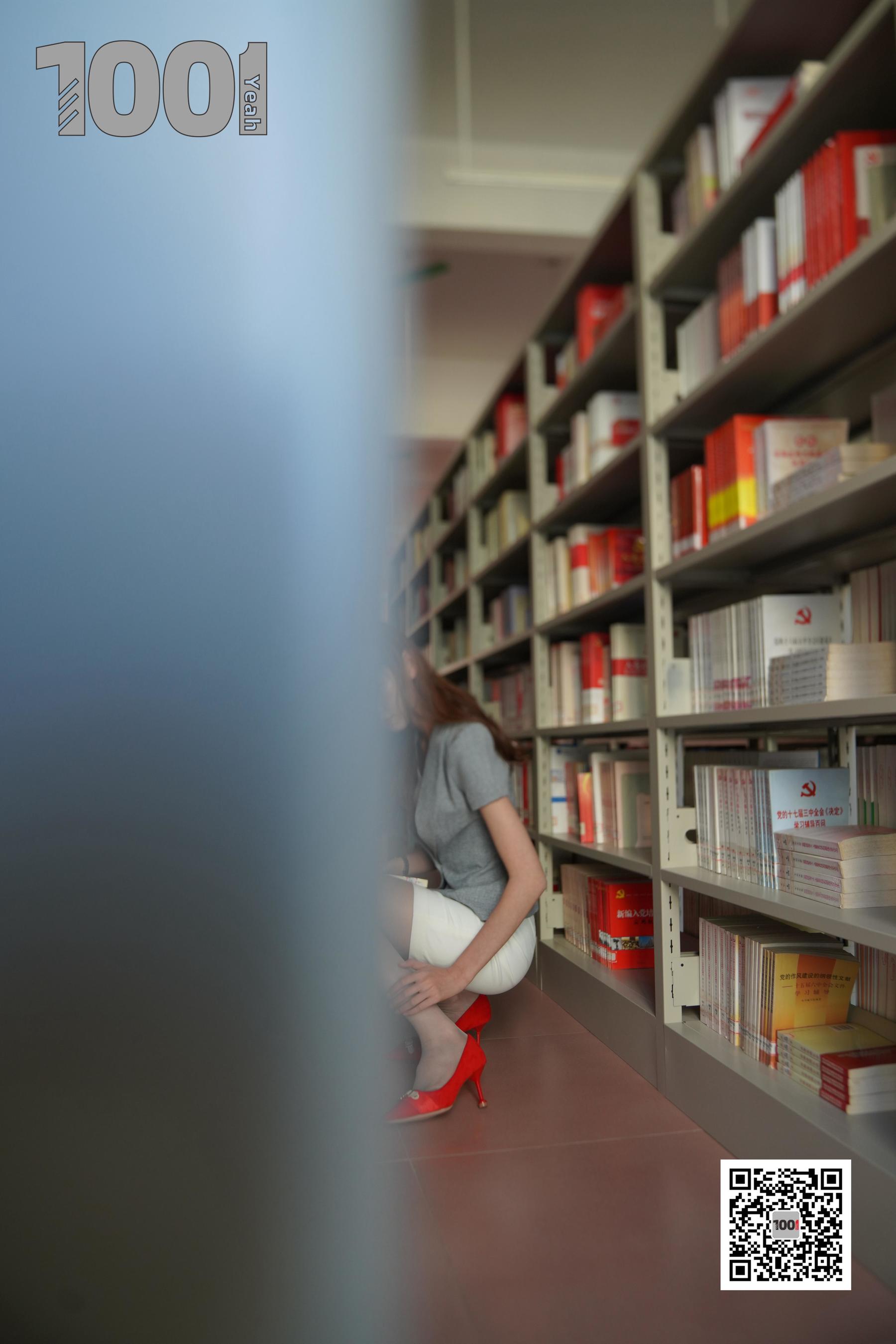 [一千零一夜IESS] 模特 草莓 《新来的实习老师1》 写真集