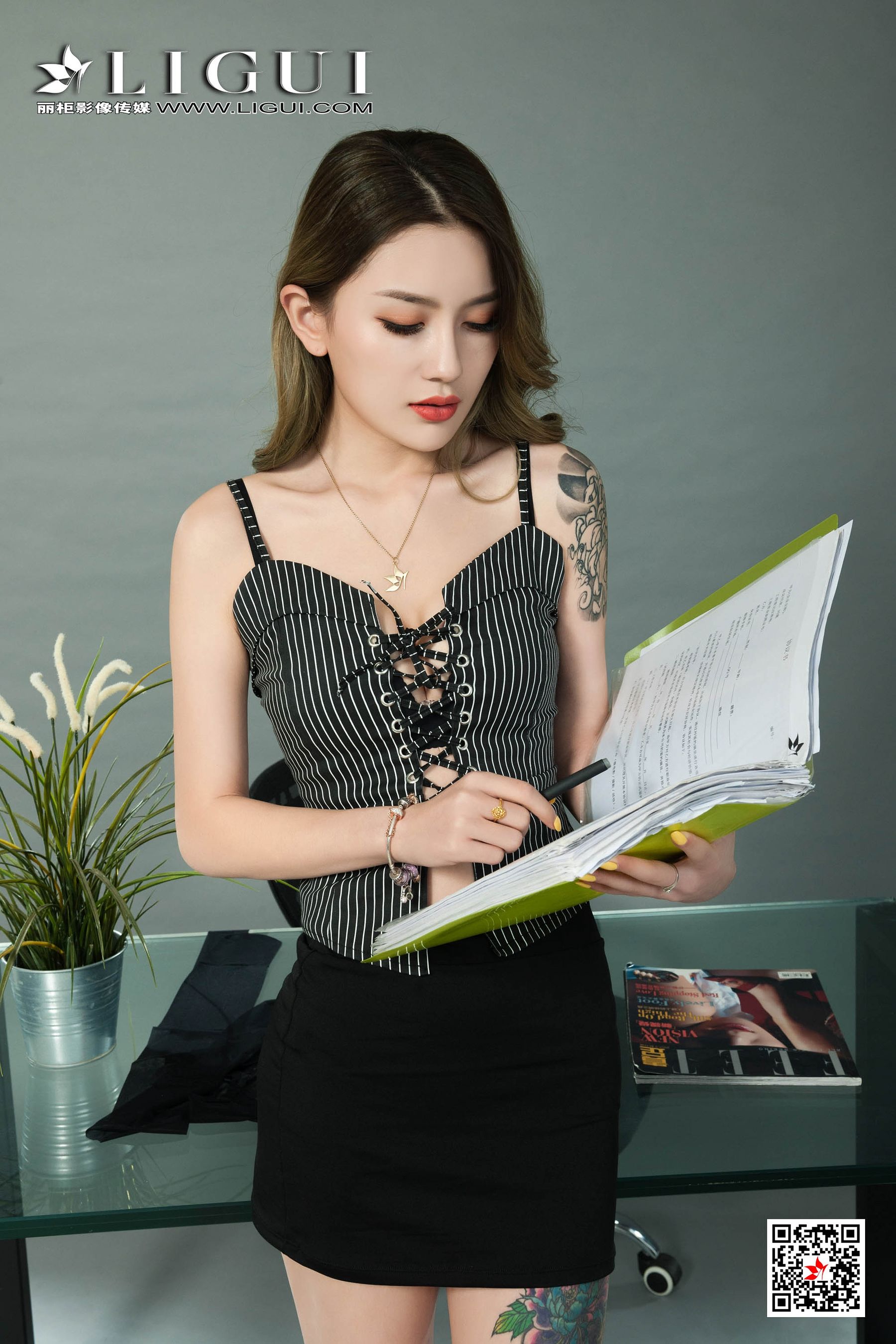 Model 甜甜《黑丝袜人体》 [丽柜Ligui] 写真集