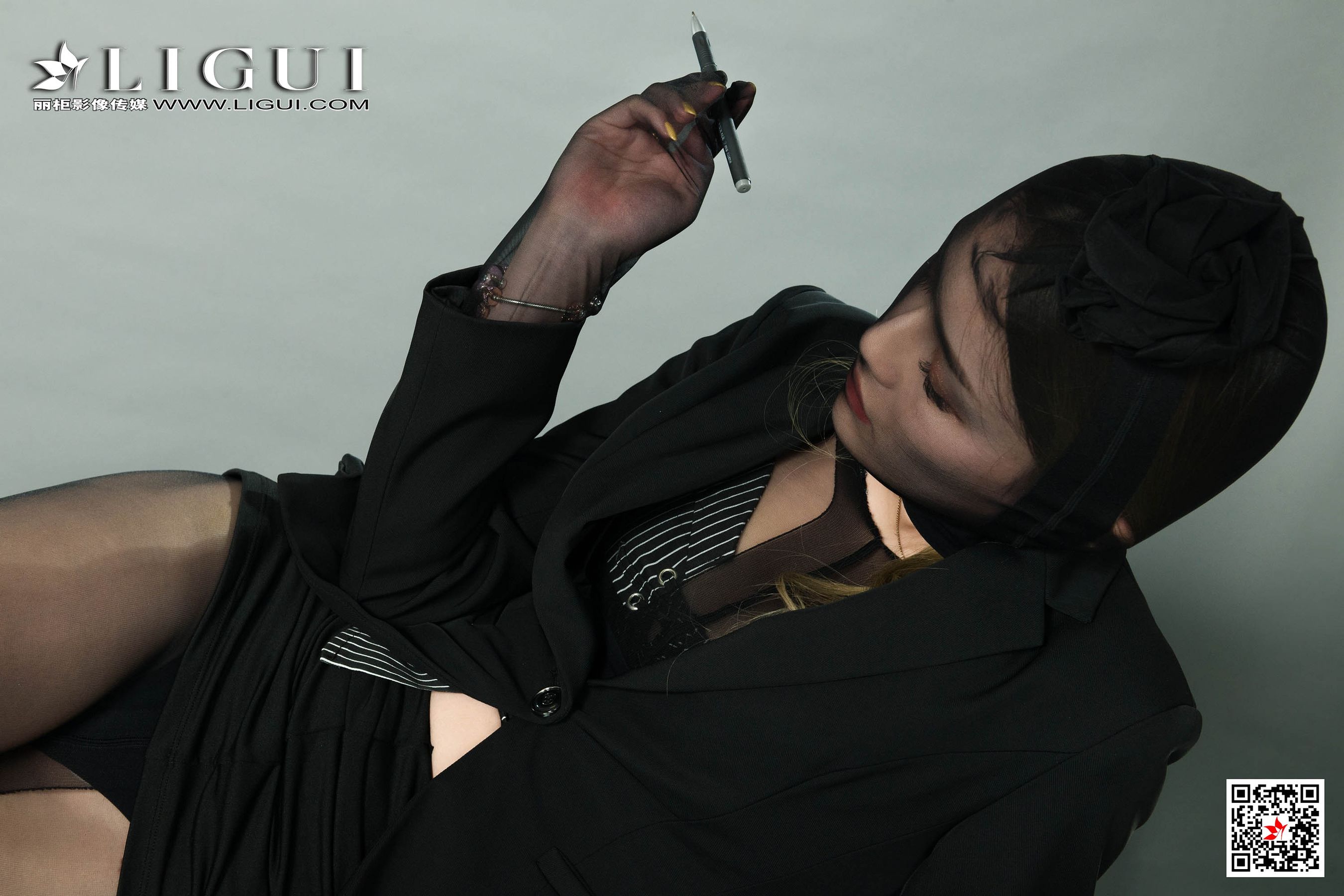 Model 甜甜《黑丝袜人体》 [丽柜Ligui] 写真集