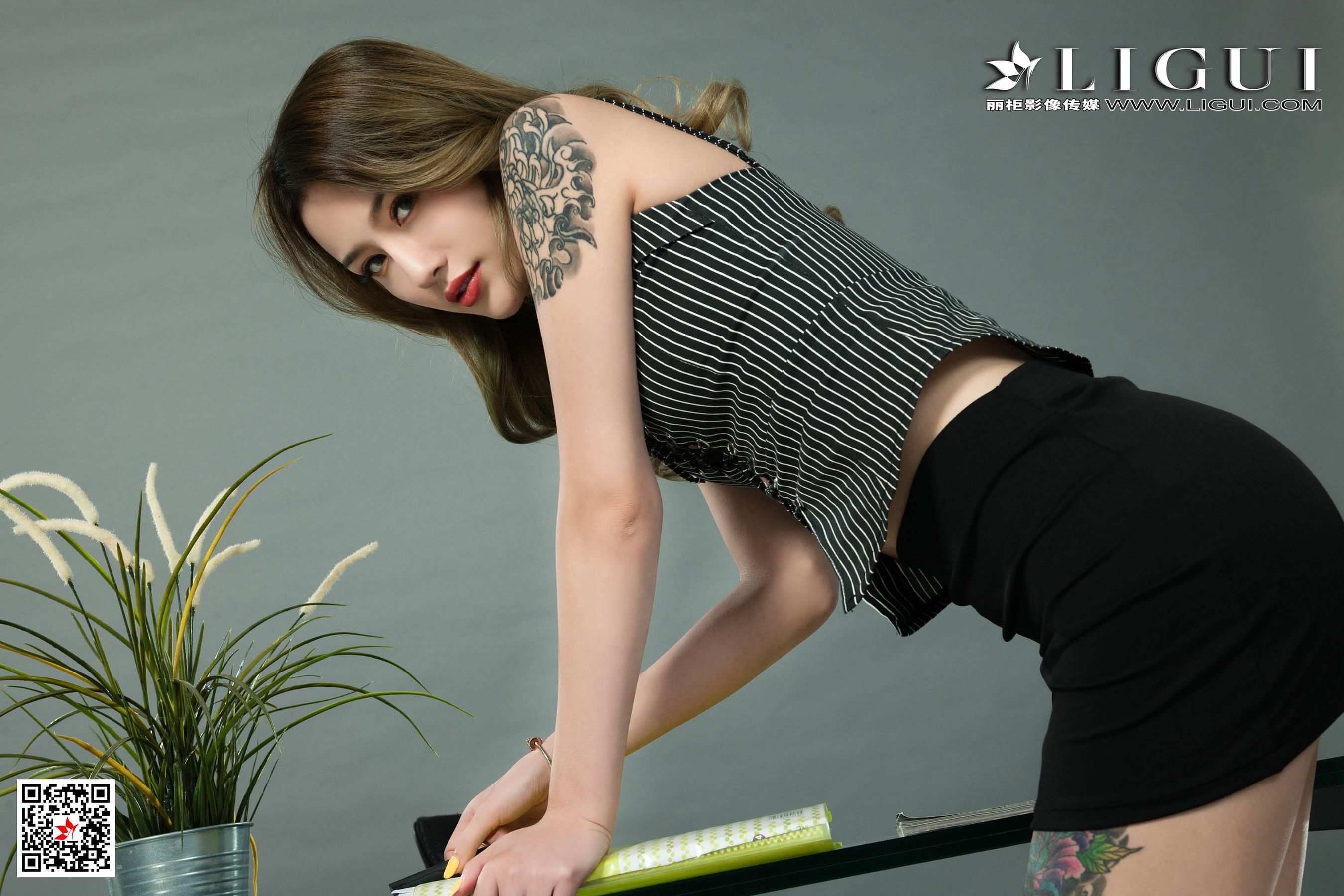 Model 甜甜《黑丝袜人体》 [丽柜Ligui] 写真集