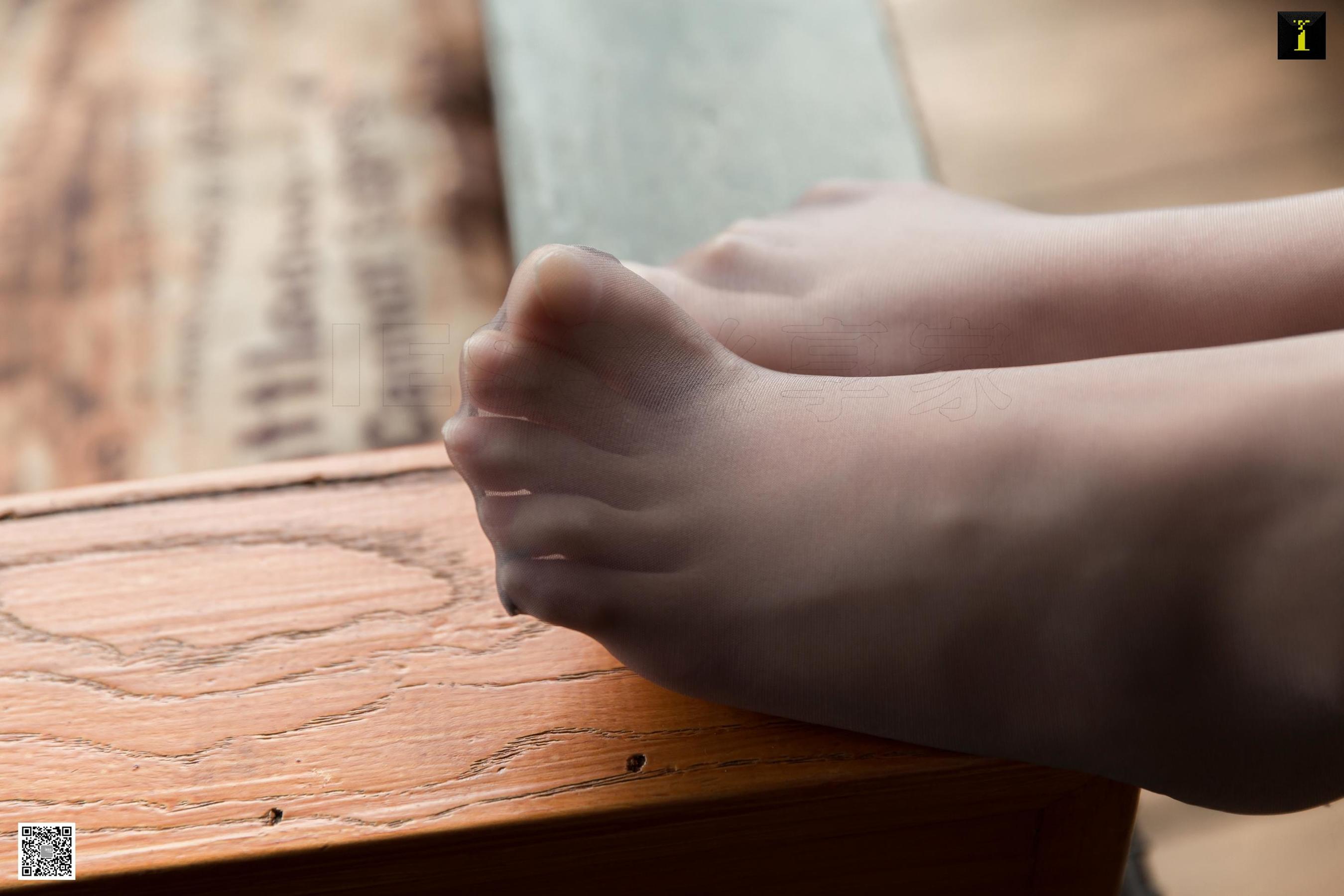 [异思趣向IESS] 模特 婉萍 《撞色渐变高跟》 美腿丝足写真集