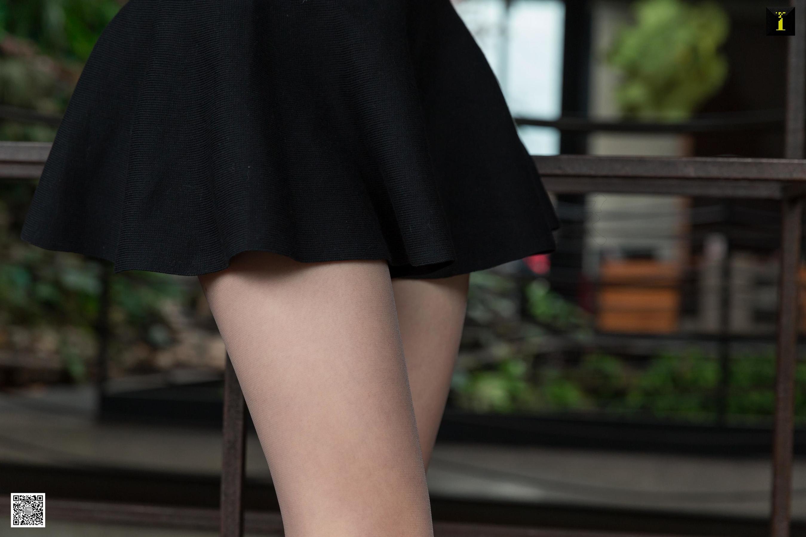 [异思趣向IESS] 模特 婉萍 《撞色渐变高跟》 美腿丝足写真集