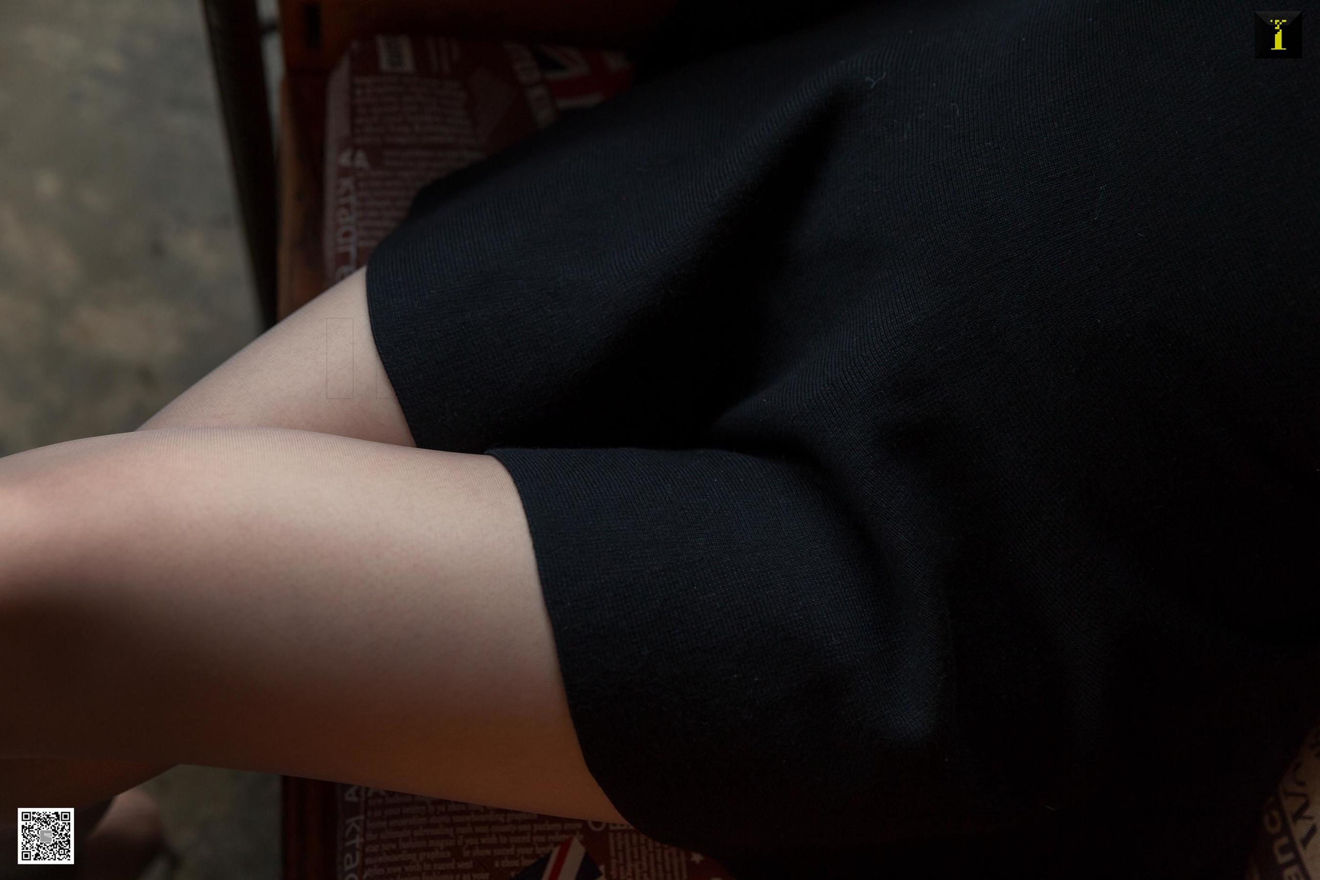 [异思趣向IESS] 模特 婉萍 《撞色渐变高跟》 美腿丝足写真集