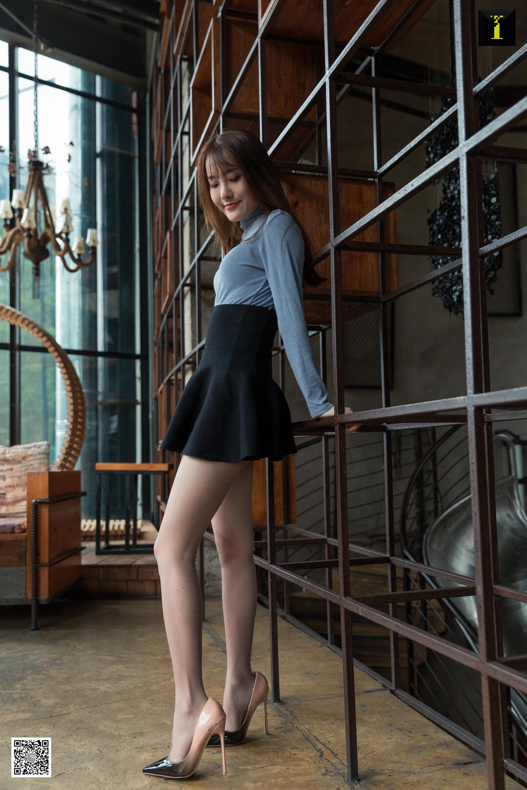 [异思趣向IESS] 模特 婉萍 《撞色渐变高跟》 美腿丝足写真集