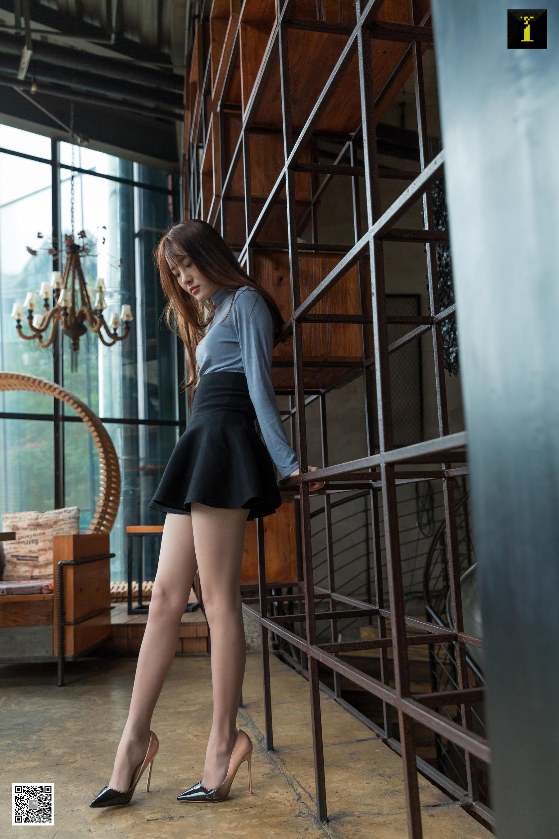 [异思趣向IESS] 模特 婉萍 《撞色渐变高跟》 美腿丝足写真集