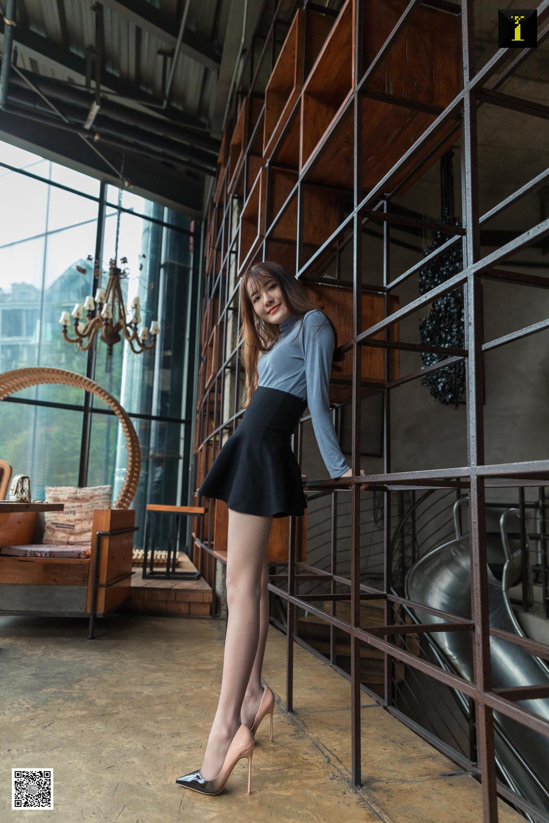 [异思趣向IESS] 模特 婉萍 《撞色渐变高跟》 美腿丝足写真集