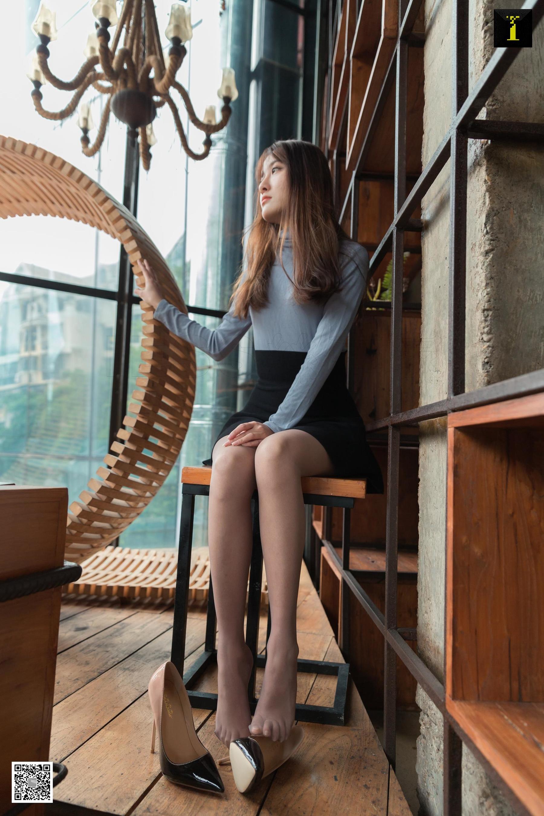 [异思趣向IESS] 模特 婉萍 《撞色渐变高跟》 美腿丝足写真集