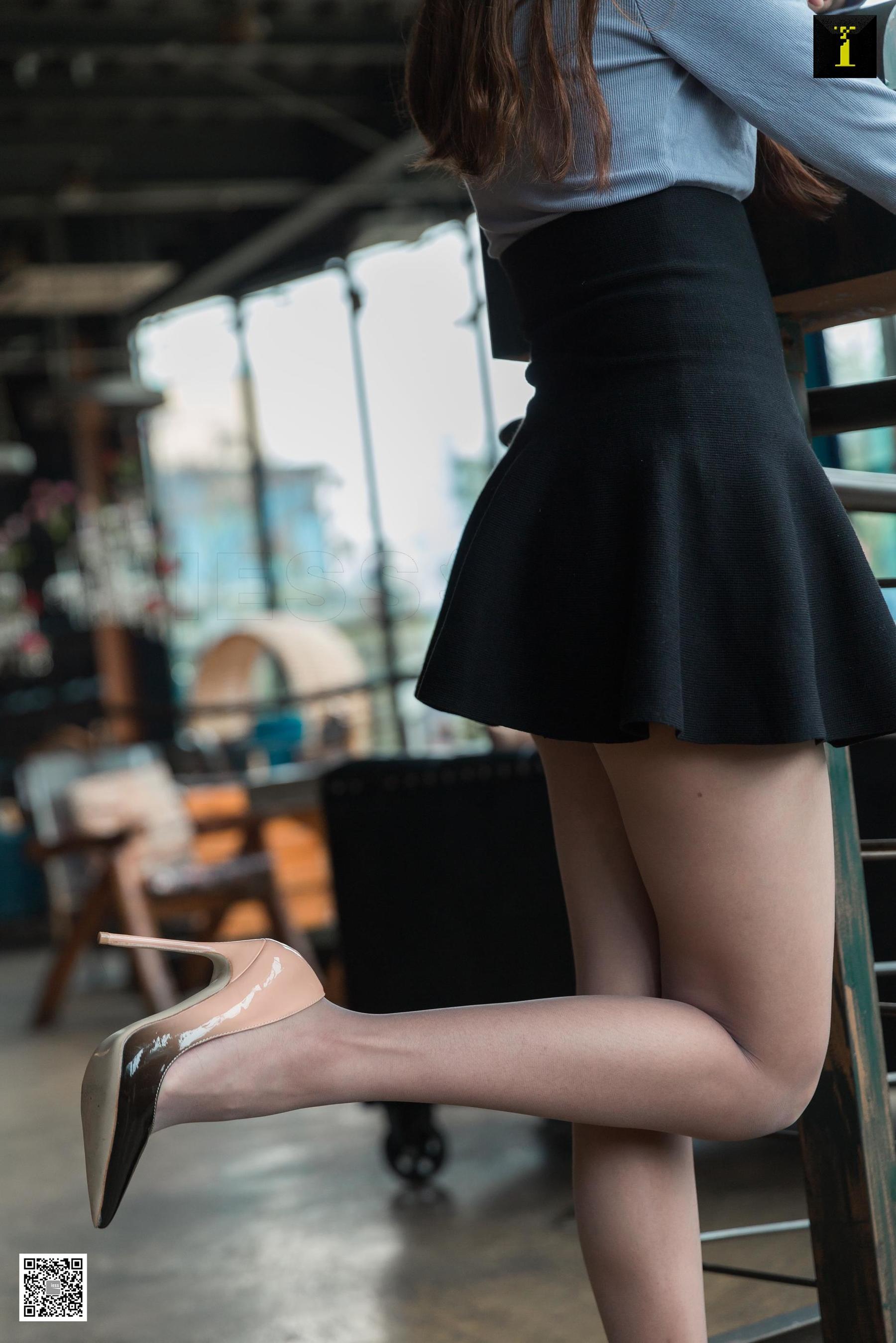 [异思趣向IESS] 模特 婉萍 《撞色渐变高跟》 美腿丝足写真集