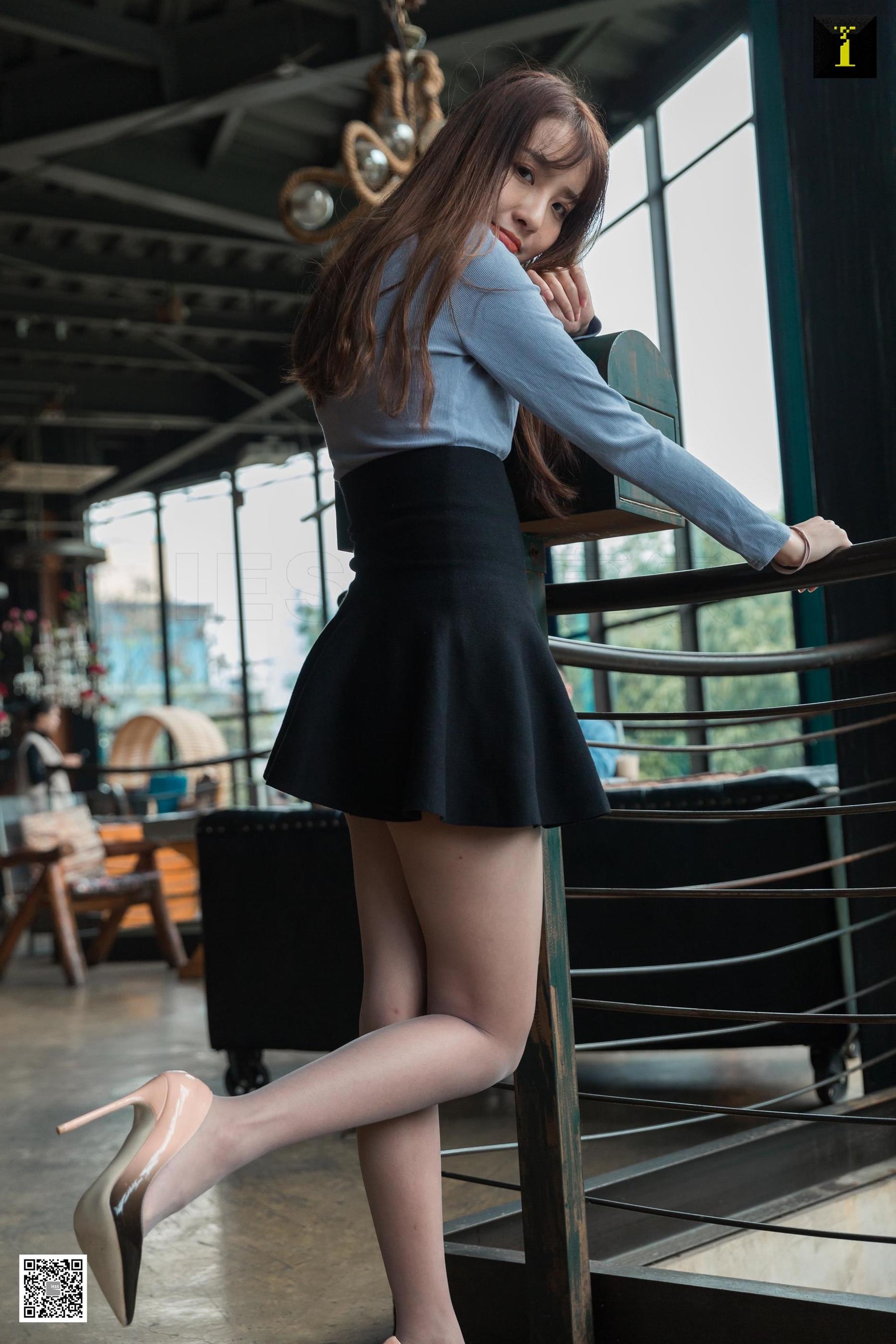 [异思趣向IESS] 模特 婉萍 《撞色渐变高跟》 美腿丝足写真集