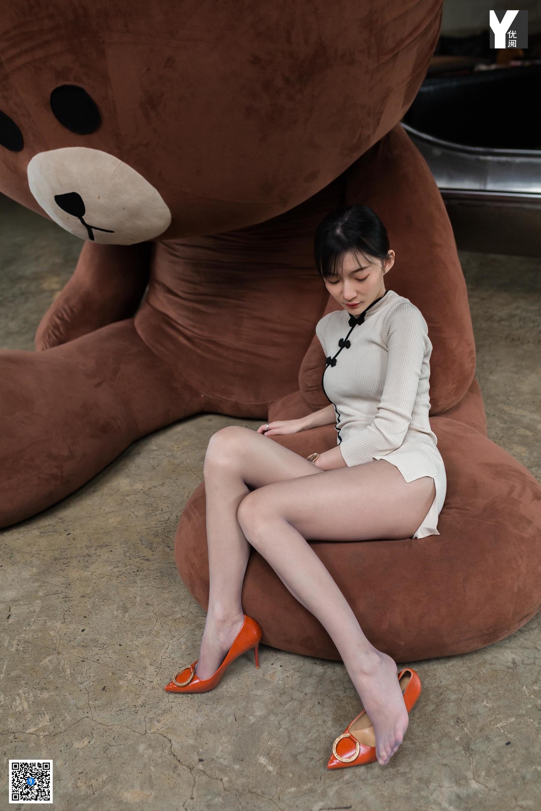 [异思趣向IESS] 模特 秋秋 《布朗熊之恋》 写真集