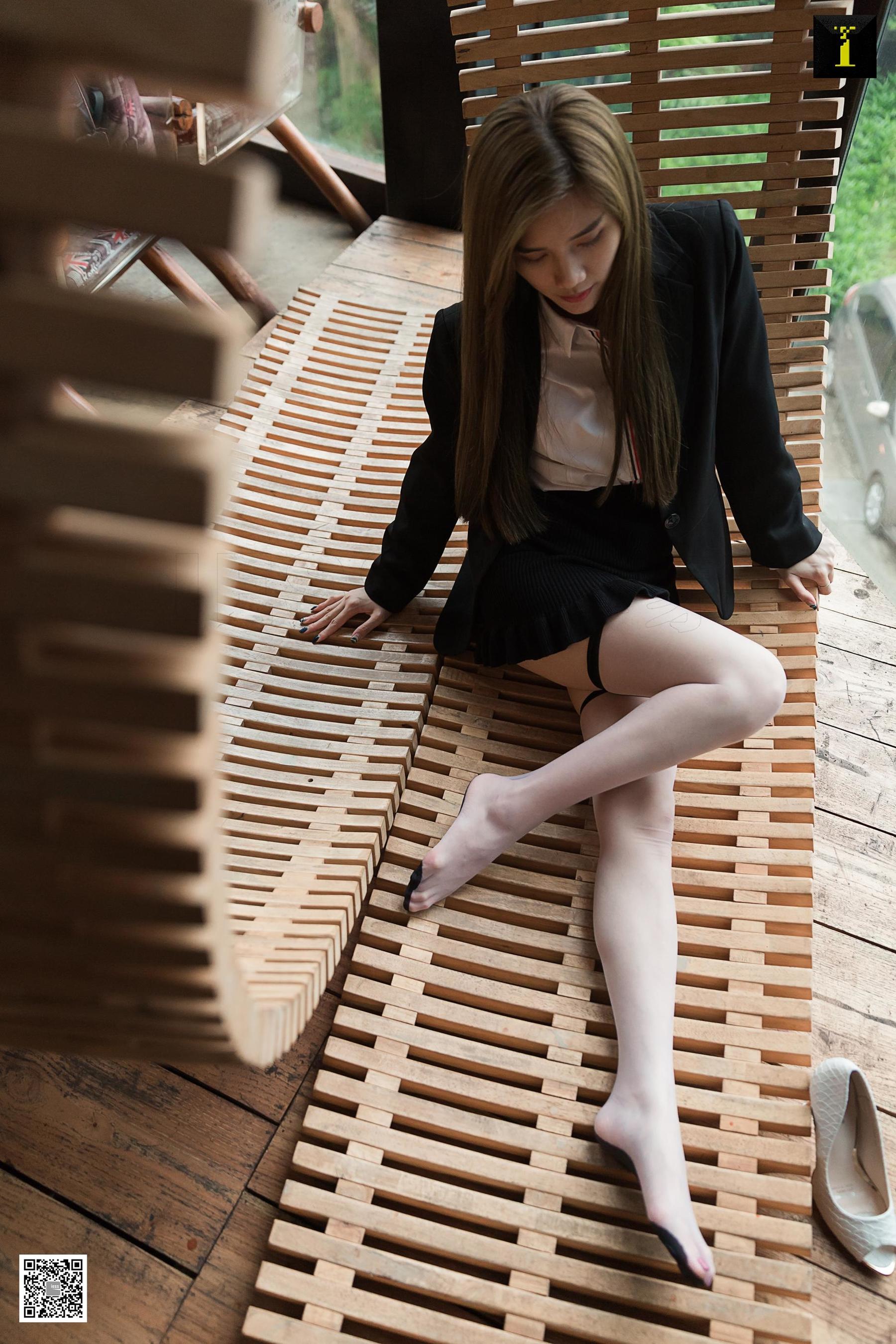 [异思趣向IESS] 模特 羽西 《鱼嘴与吊带袜》 写真集