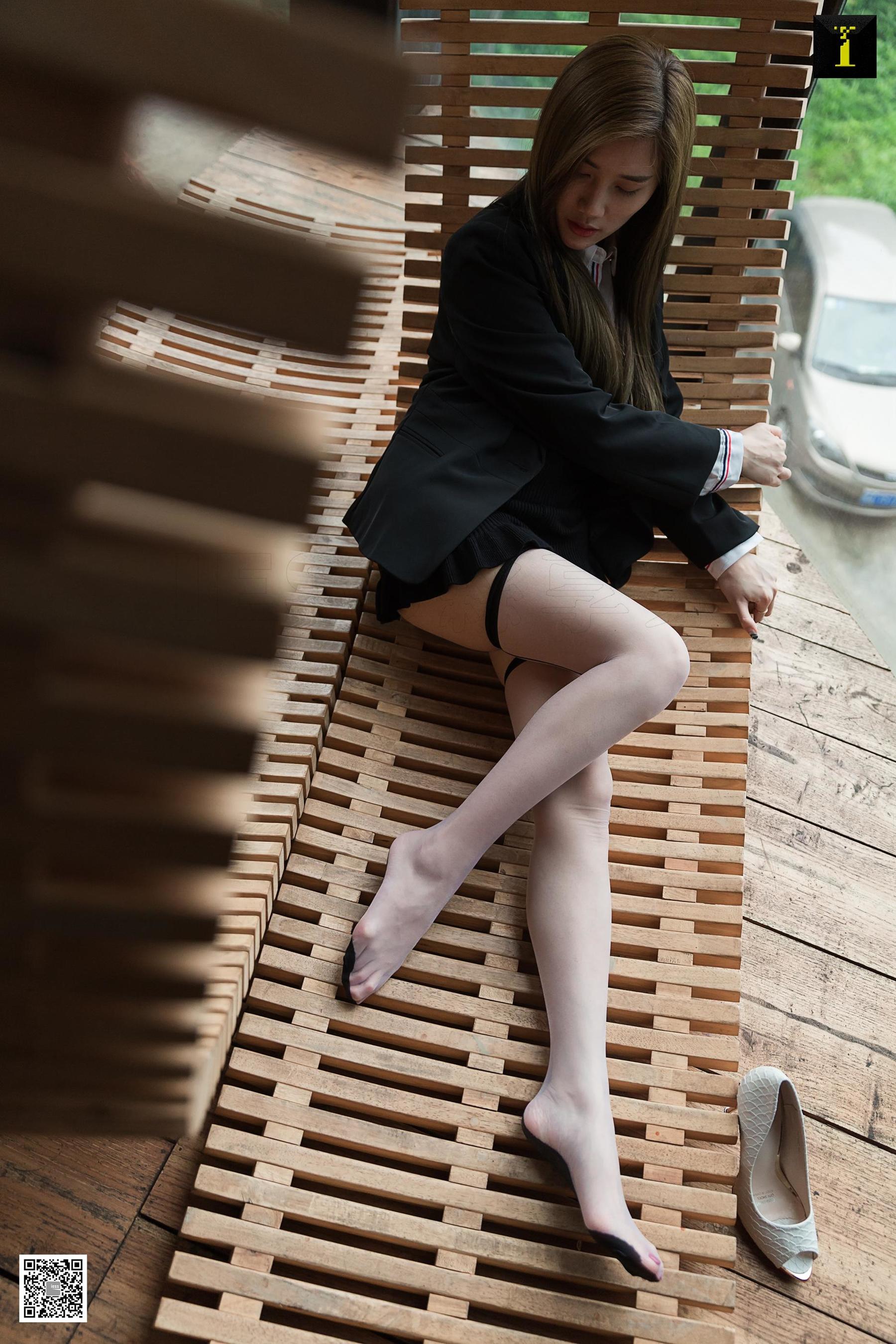 [异思趣向IESS] 模特 羽西 《鱼嘴与吊带袜》 写真集