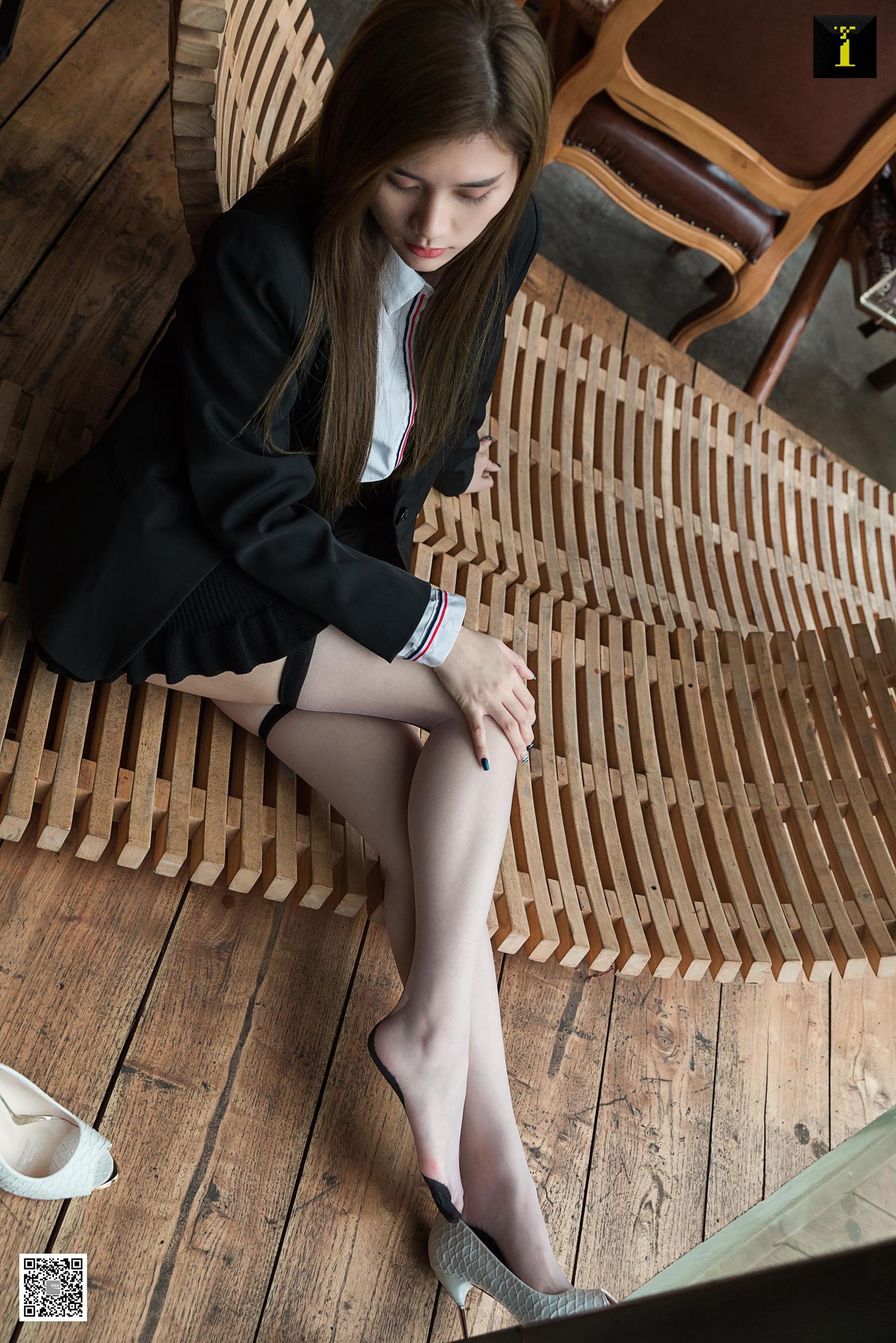 [异思趣向IESS] 模特 羽西 《鱼嘴与吊带袜》 写真集