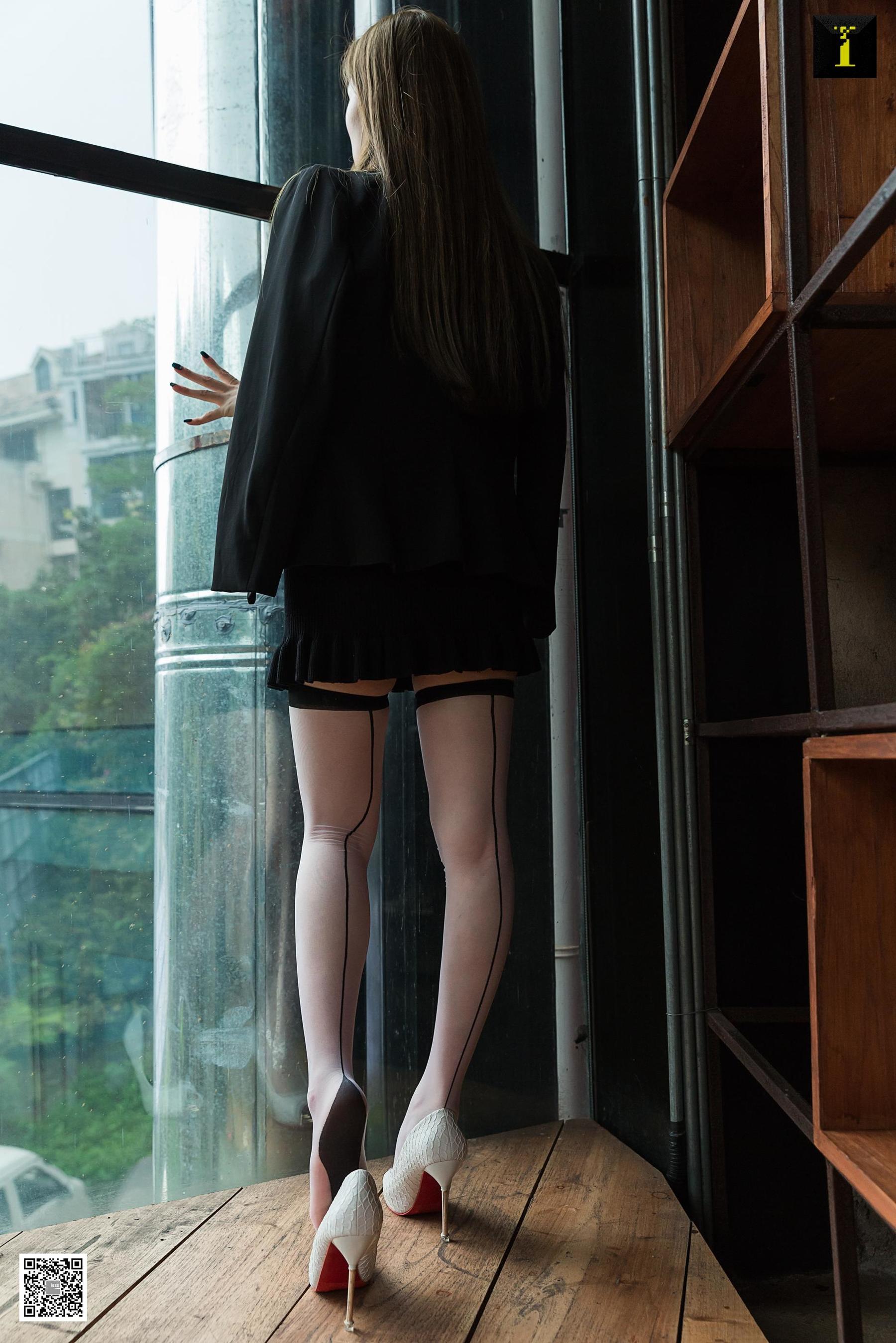 [异思趣向IESS] 模特 羽西 《鱼嘴与吊带袜》 写真集