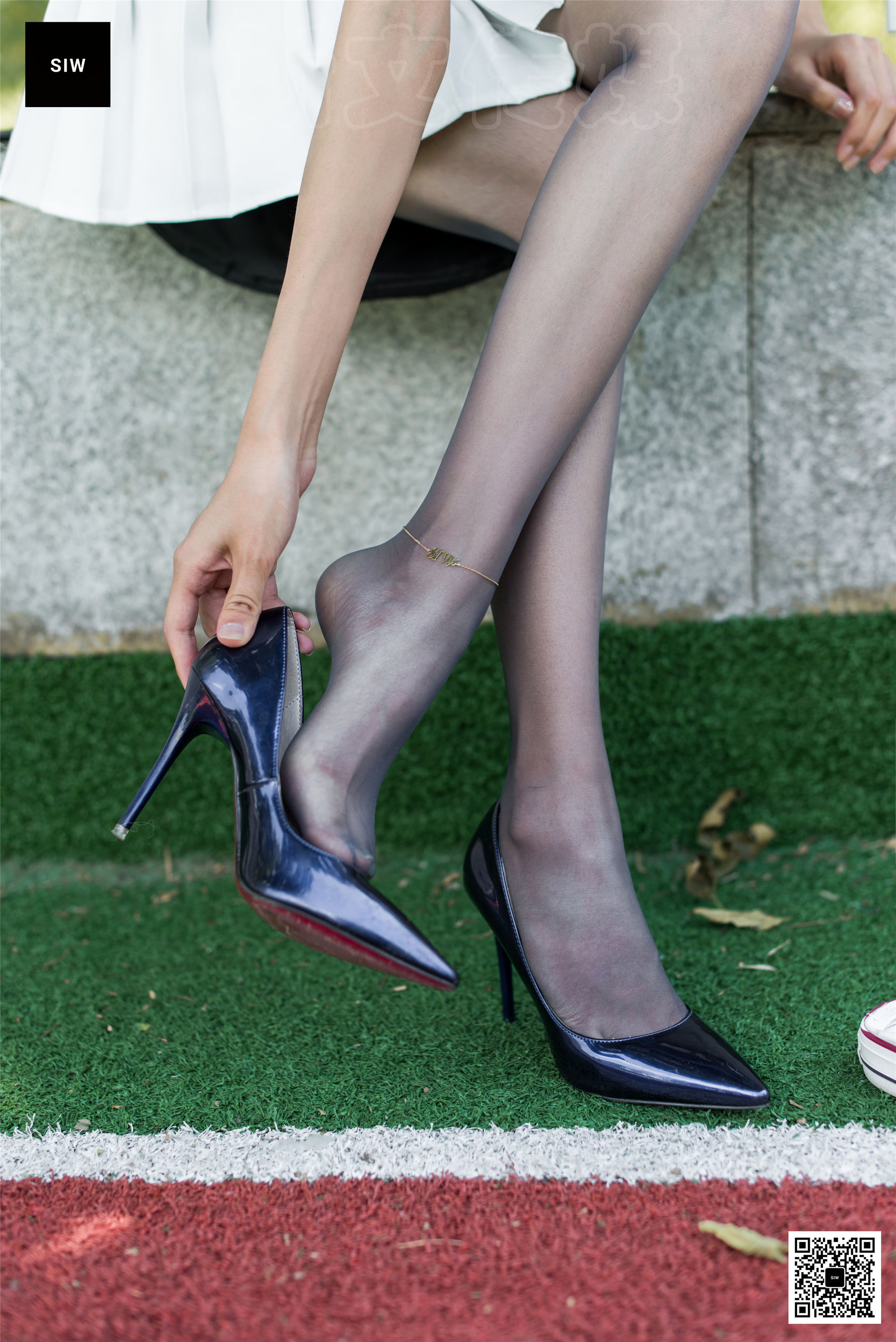 [斯文传媒SIW]  蓉儿 《球场高丝》 写真集