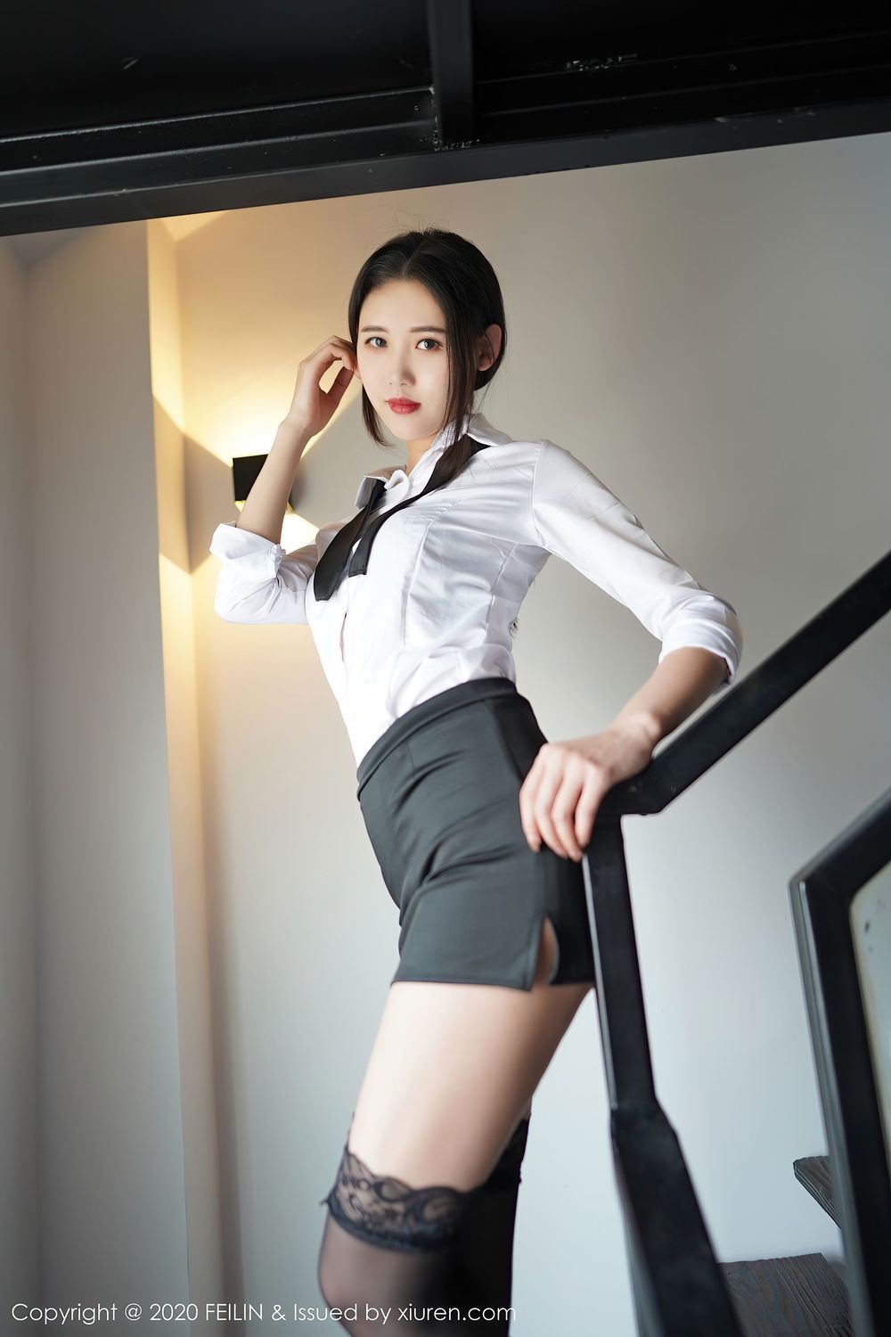 [FEILIN嗲囡囡] 美女模特陈一涵职场秘书OL+泳池系列写真 VOL.341