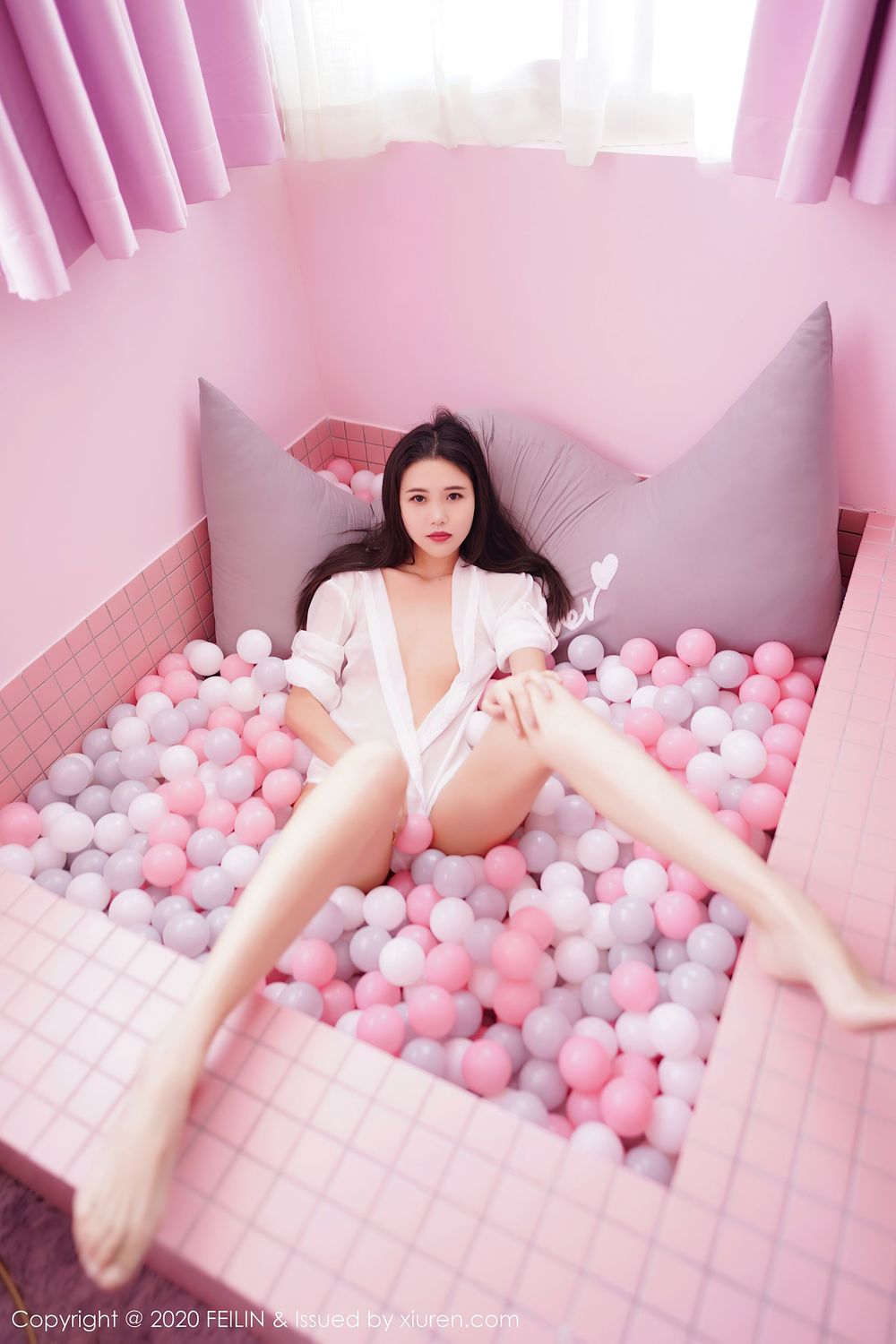 [FEILIN嗲囡囡] 美女模特陈一涵职场秘书OL+泳池系列写真 VOL.341