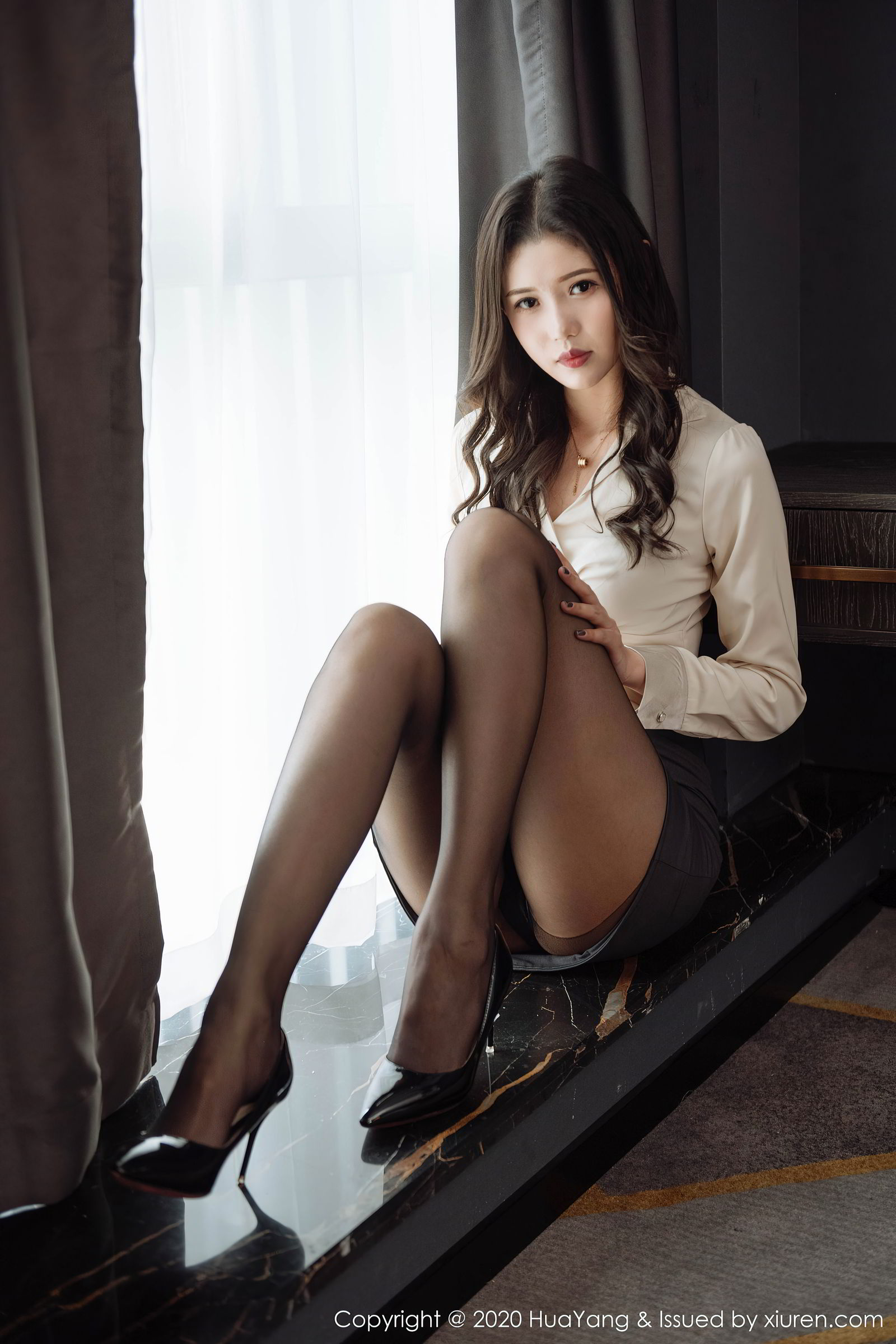 [HuaYang花漾] 美女模特陈一涵都市丽人职场OL风格苗条系列套图 VOL.328