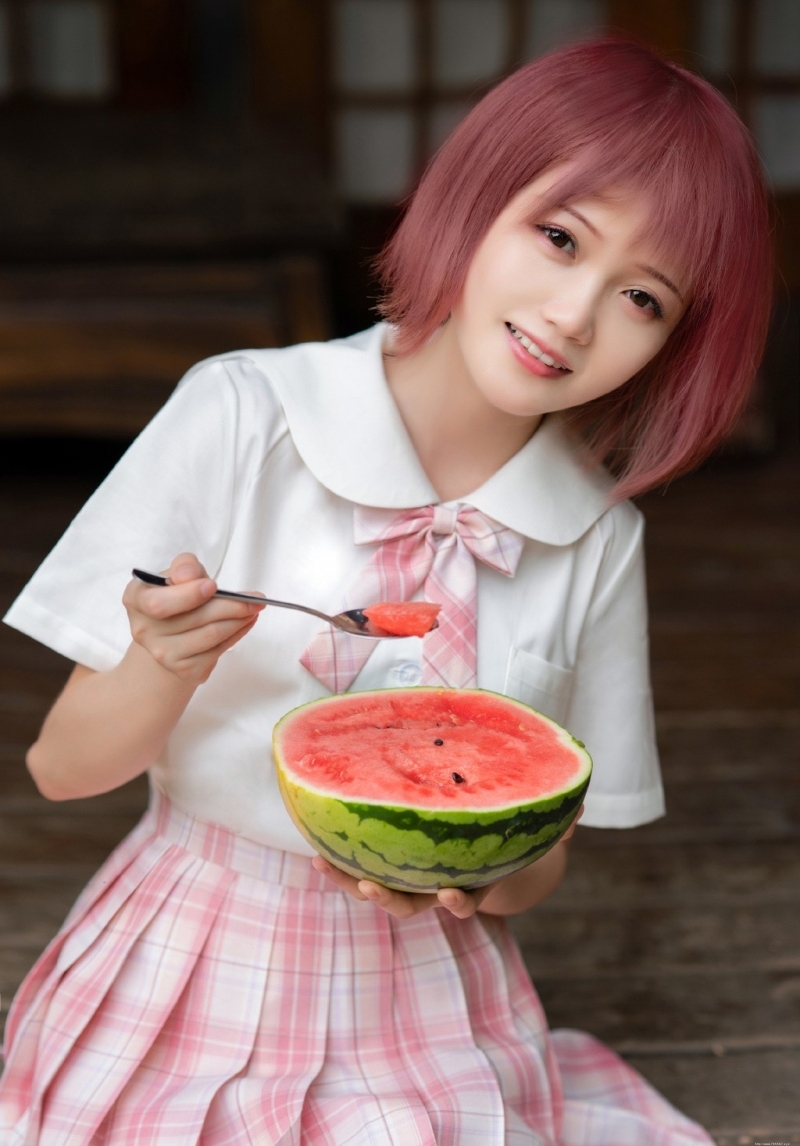 非主流短发美女jk制服户外写真