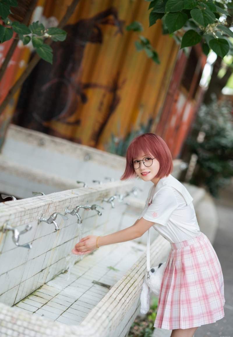 非主流短发美女jk制服户外写真