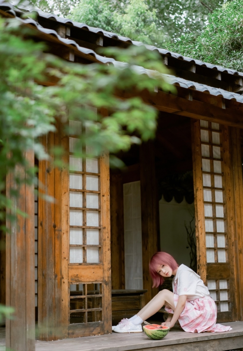 非主流短发美女jk制服户外写真
