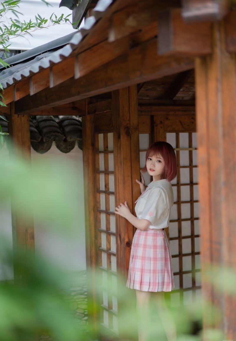 非主流短发美女jk制服户外写真