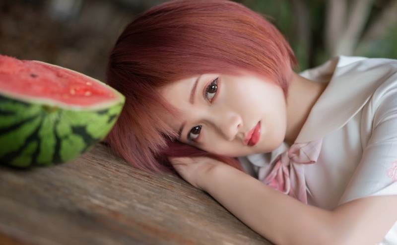 非主流短发美女jk制服户外写真