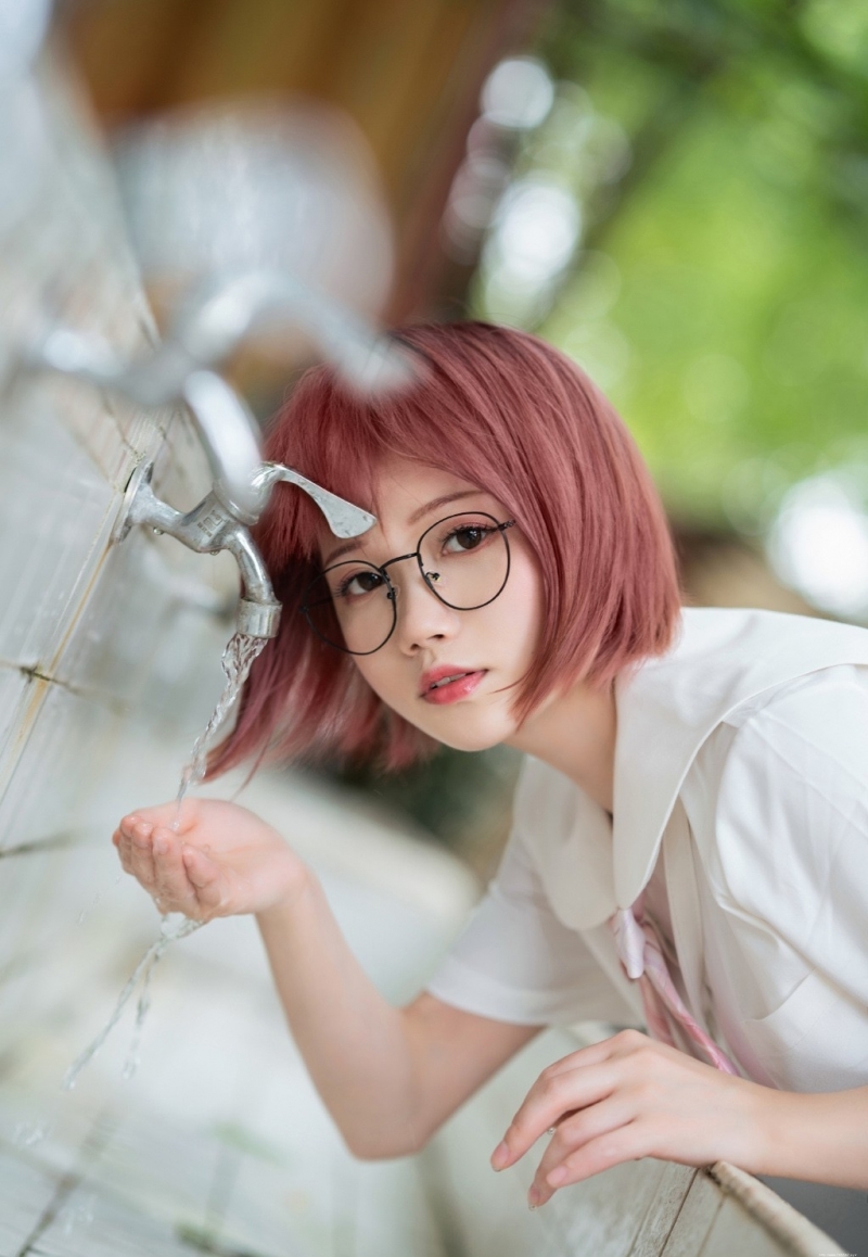 非主流短发美女jk制服户外写真