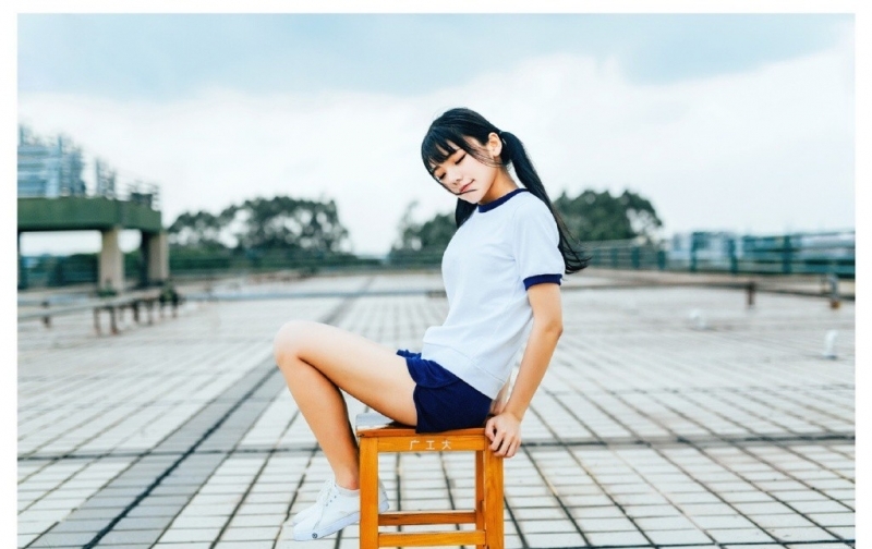双马尾少女休闲体操服户外写真