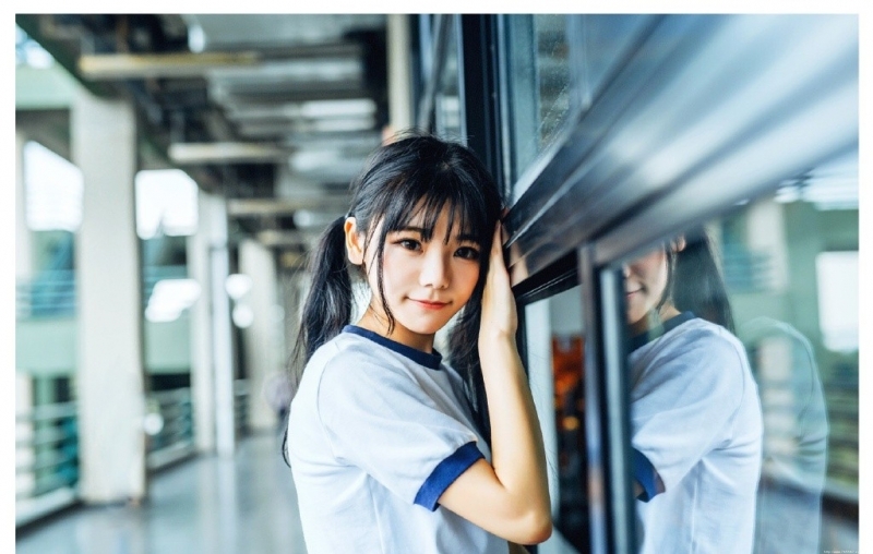 双马尾少女休闲体操服户外写真