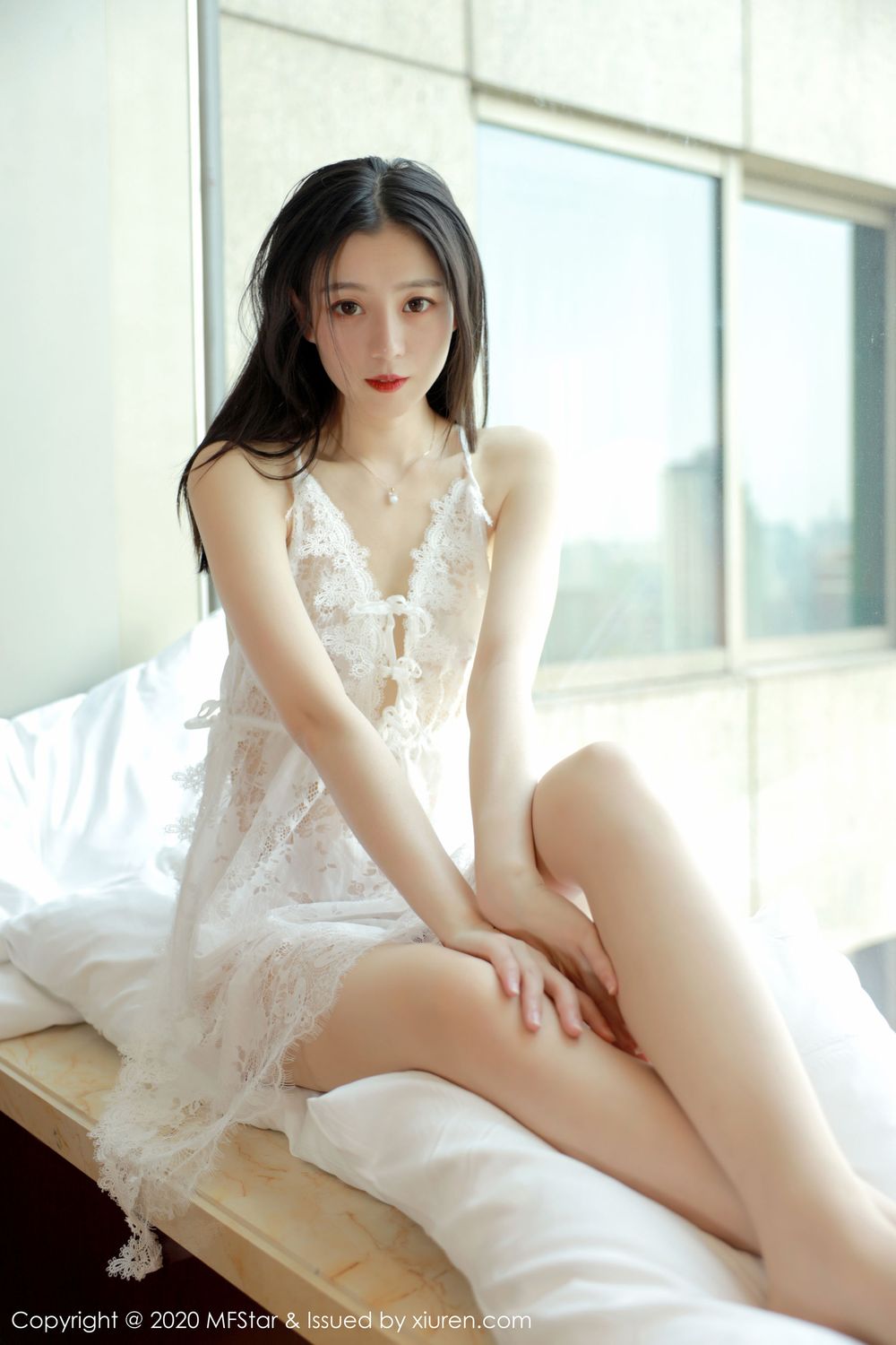 [MFStar模范学院] 新人模特言沫 - 丝袜美腿长发系列诱惑写真 Vol.315