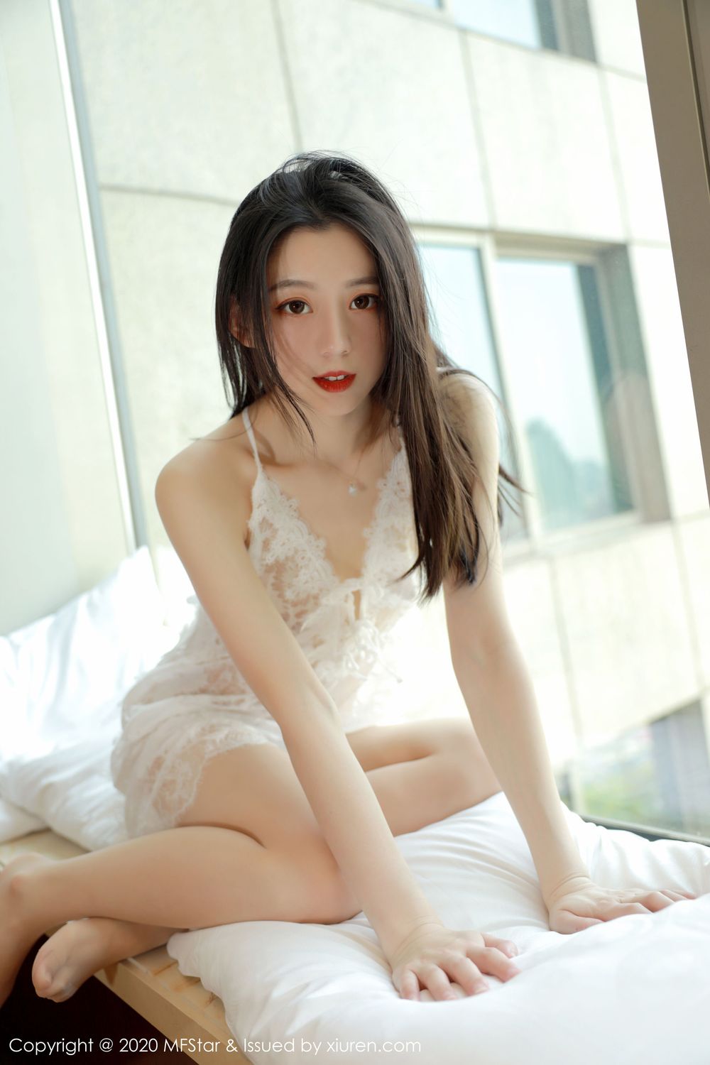 [MFStar模范学院] 新人模特言沫 - 丝袜美腿长发系列诱惑写真 Vol.315