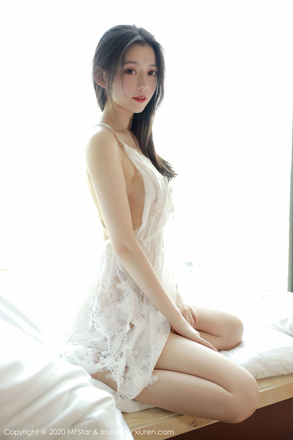 [MFStar模范学院] 新人模特言沫 - 丝袜美腿长发系列诱惑写真 Vol.315