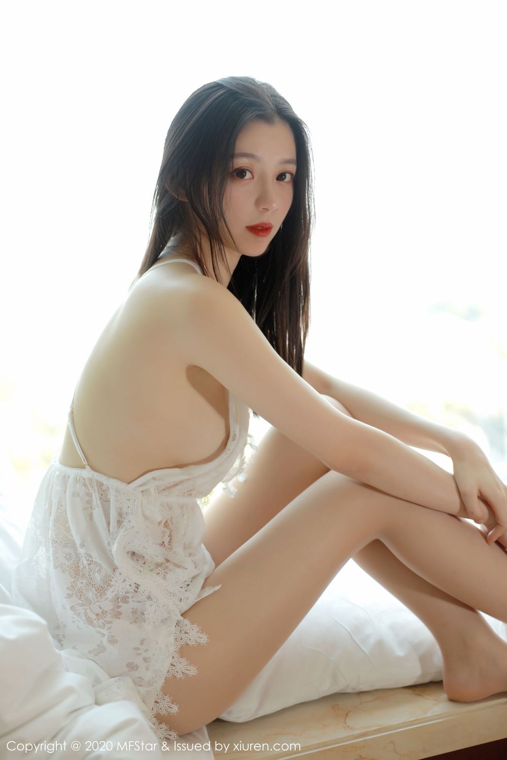 [MFStar模范学院] 新人模特言沫 - 丝袜美腿长发系列诱惑写真 Vol.315