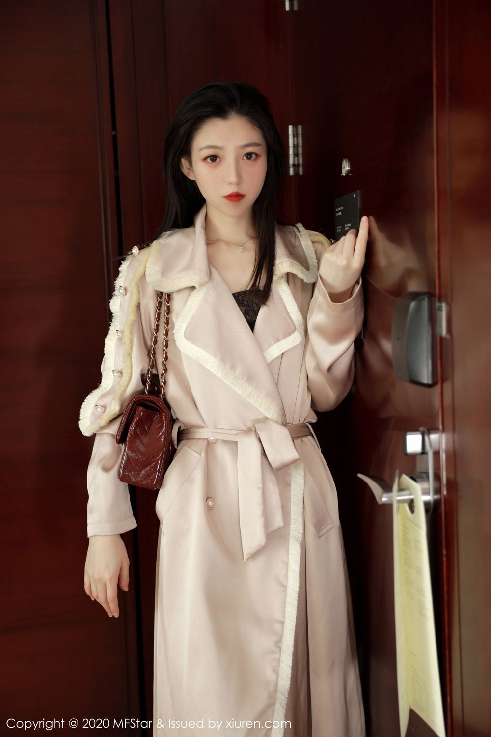 [MFStar模范学院] 美女模特言沫 - 黑丝美腿&镂空内衣主题写真 Vol.325