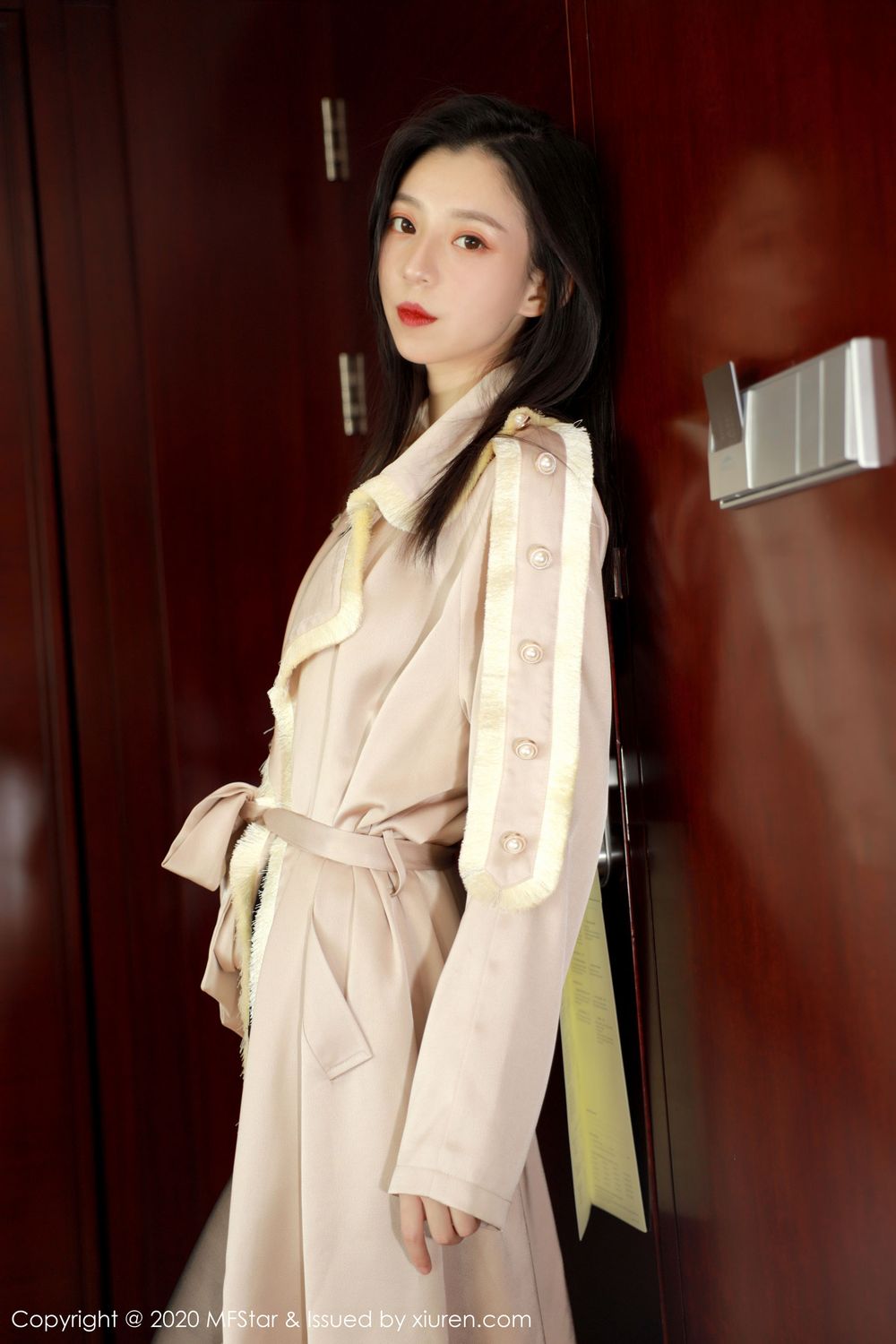 [MFStar模范学院] 美女模特言沫 - 黑丝美腿&镂空内衣主题写真 Vol.325