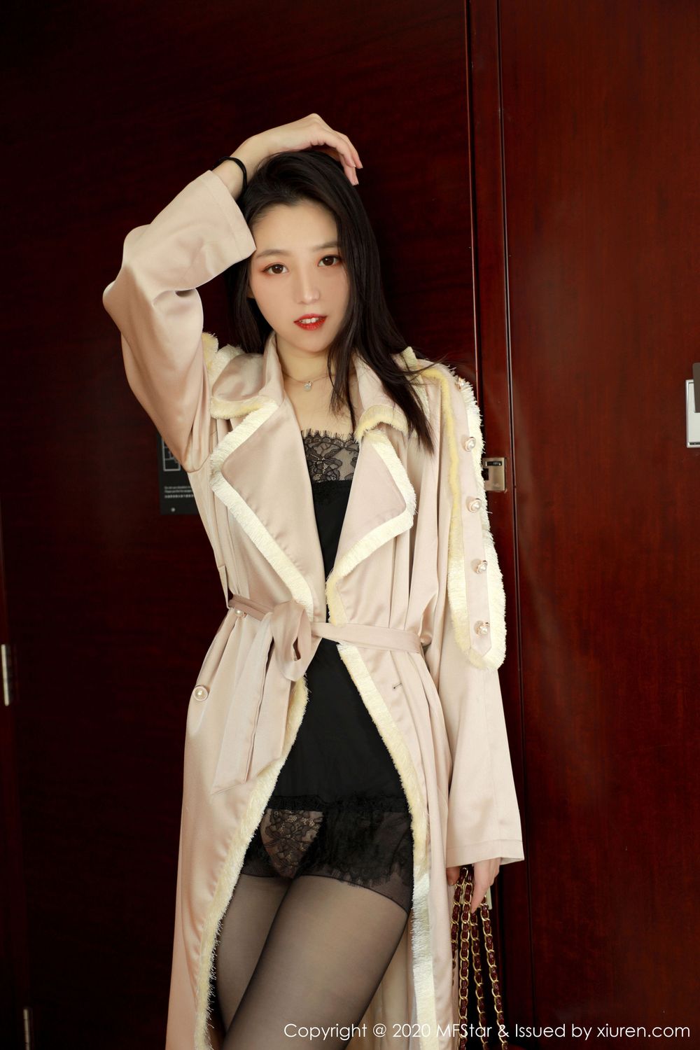 [MFStar模范学院] 美女模特言沫 - 黑丝美腿&镂空内衣主题写真 Vol.325